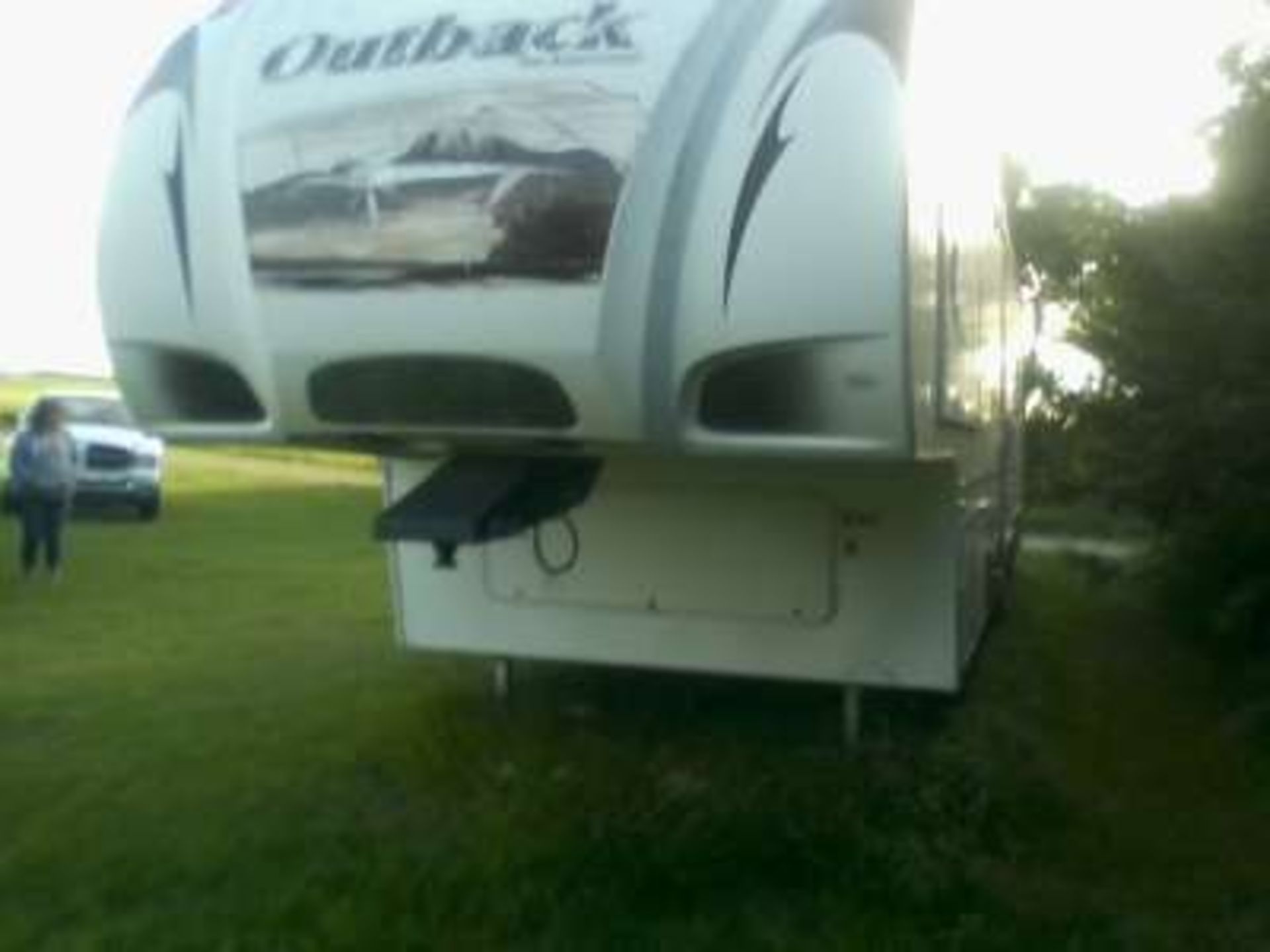 2009 30ft Outback 5TH Wheel Holiday Trailer, 2 slides, kitchen, dining table w/4 chairs, couch, 2 - Image 2 of 9