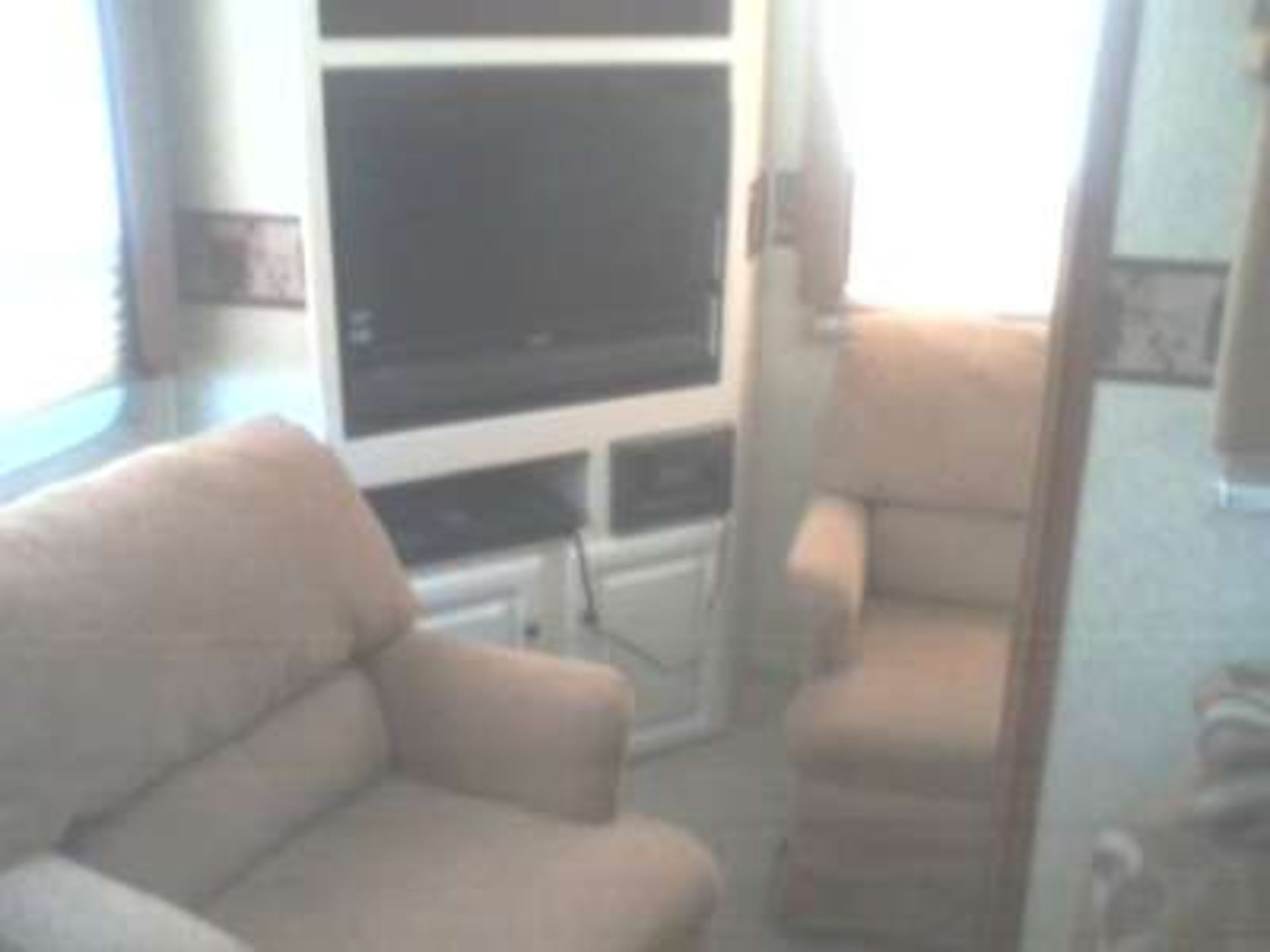 2009 30ft Outback 5TH Wheel Holiday Trailer, 2 slides, kitchen, dining table w/4 chairs, couch, 2 - Image 4 of 9