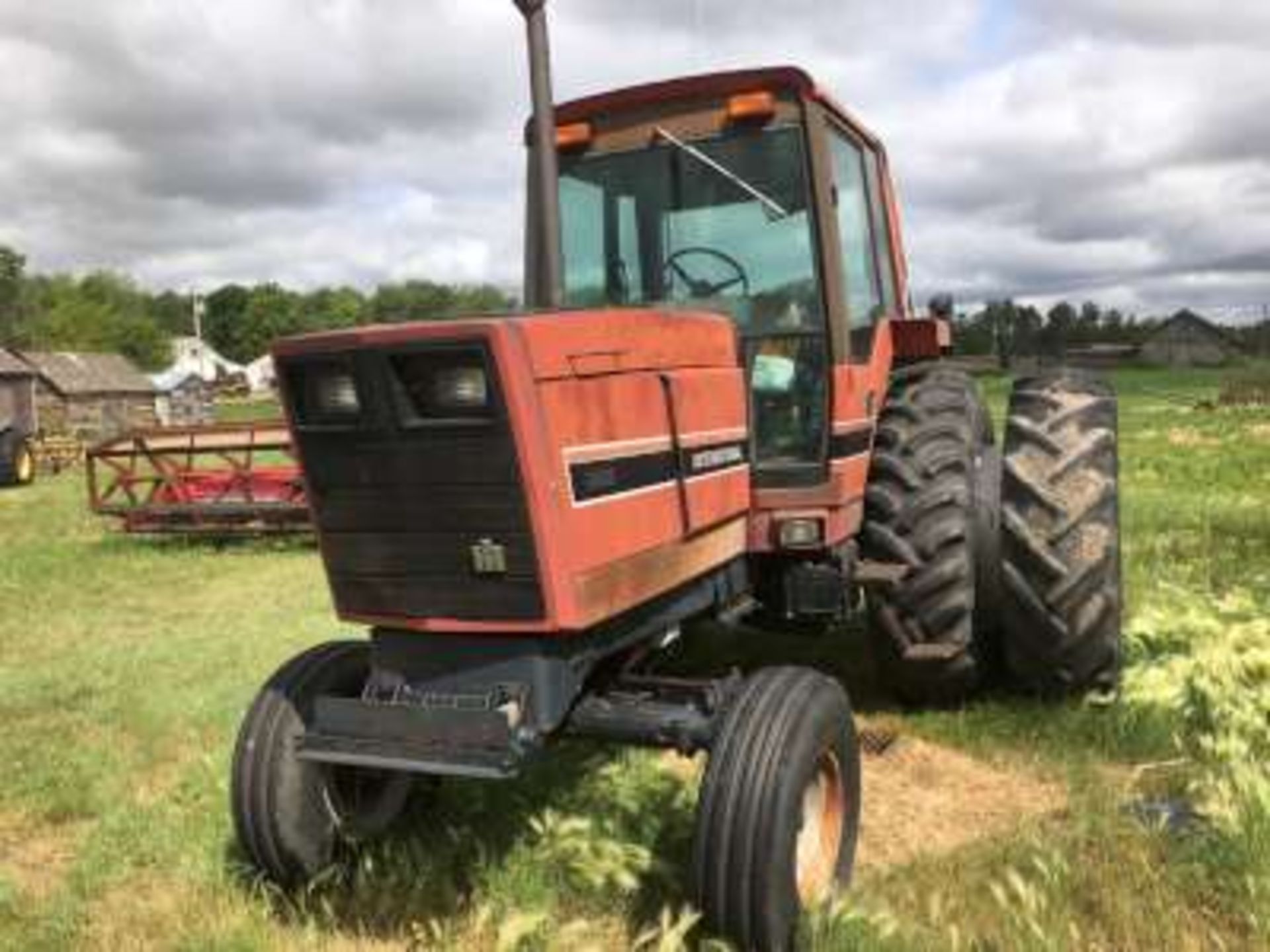 IH 3688 tractor, dsl, 18.4-38 duals tires, cab, dual hyds, pto, 4208hrs, s/n 2530004U002910 - Image 2 of 5
