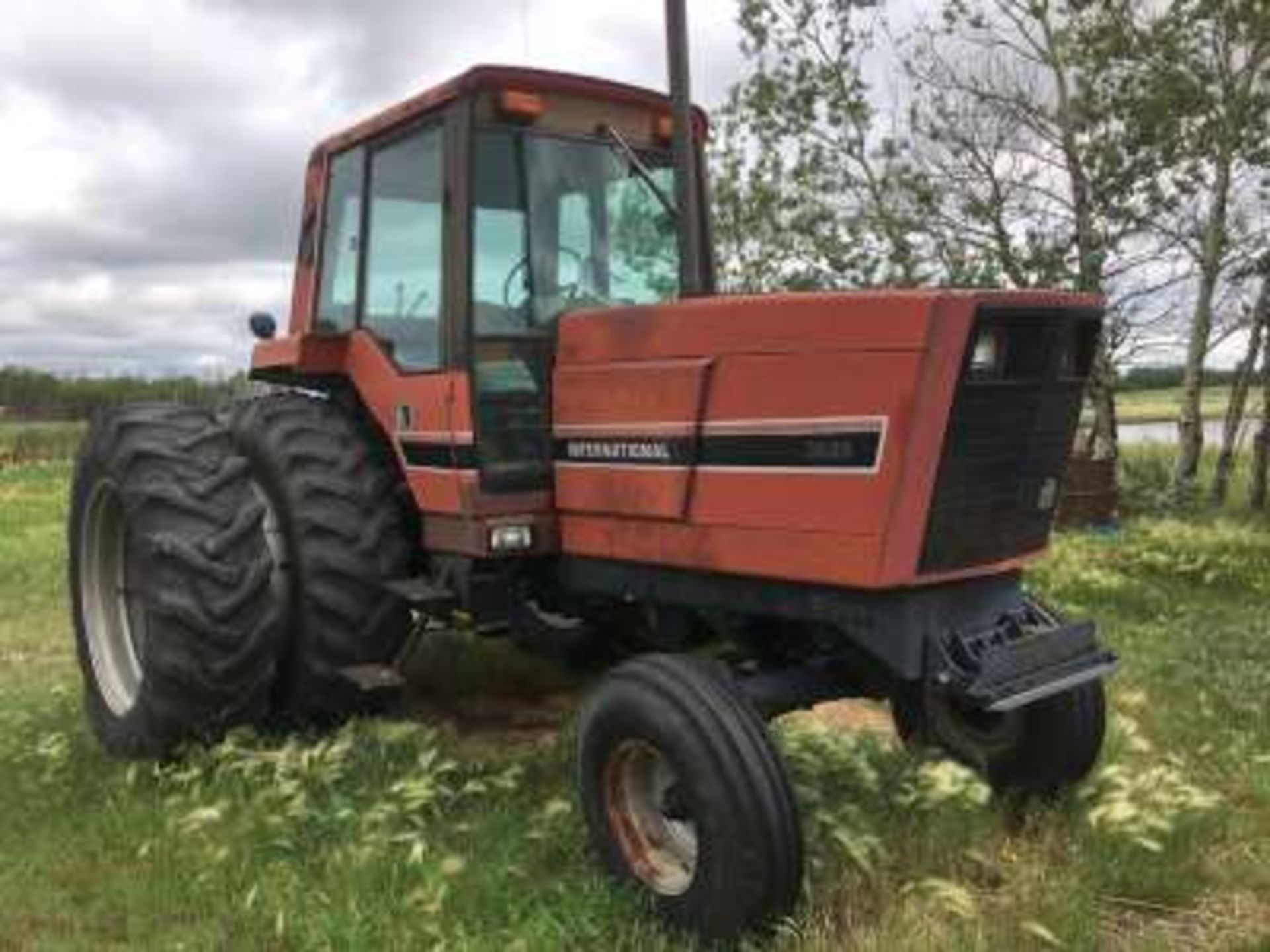 IH 3688 tractor, dsl, 18.4-38 duals tires, cab, dual hyds, pto, 4208hrs, s/n 2530004U002910