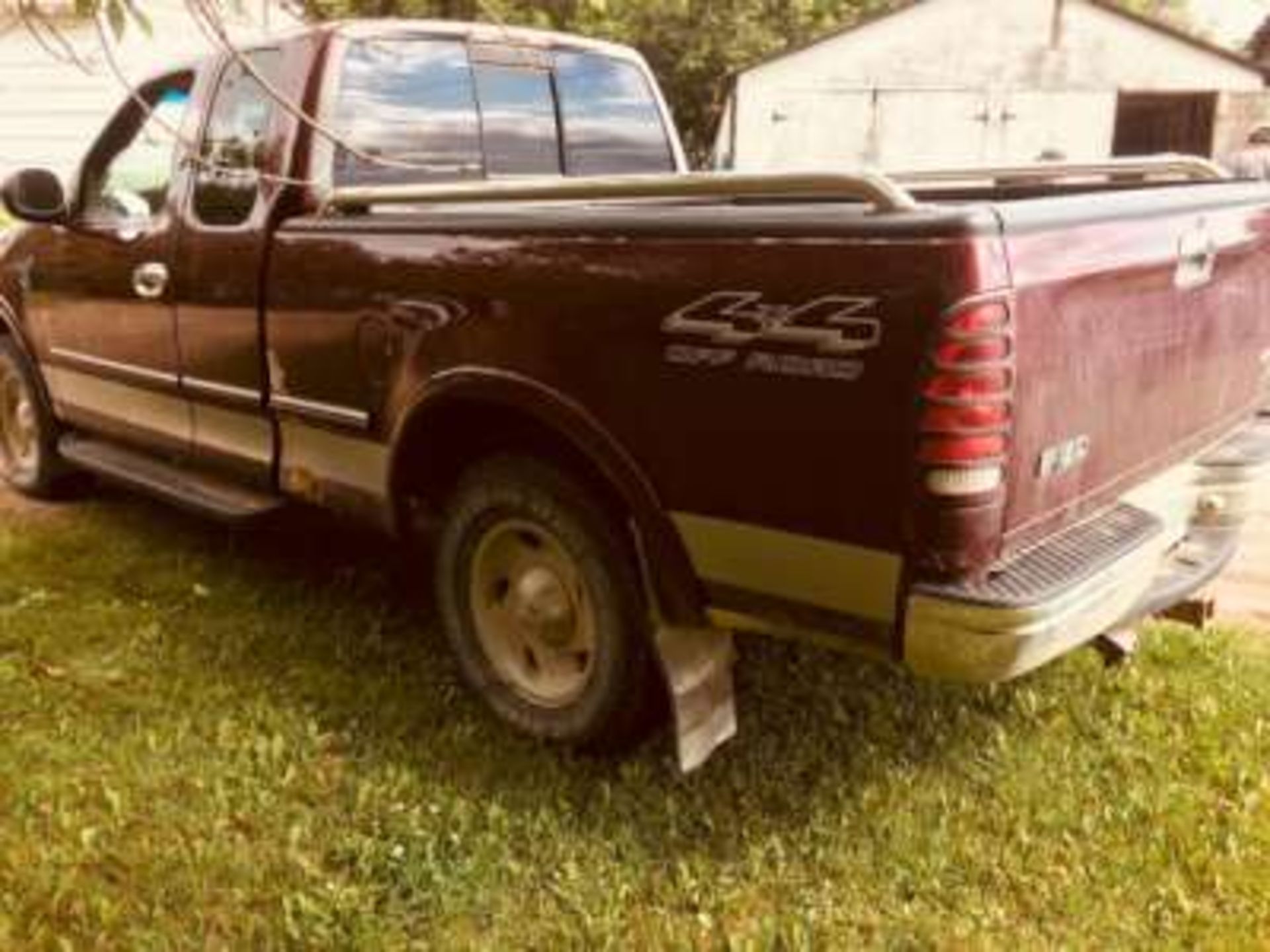 1998 Ford XLT F150 super cab, 4x4, V8 Triton engine, loaded, slit seat, running boards, box - Image 3 of 5