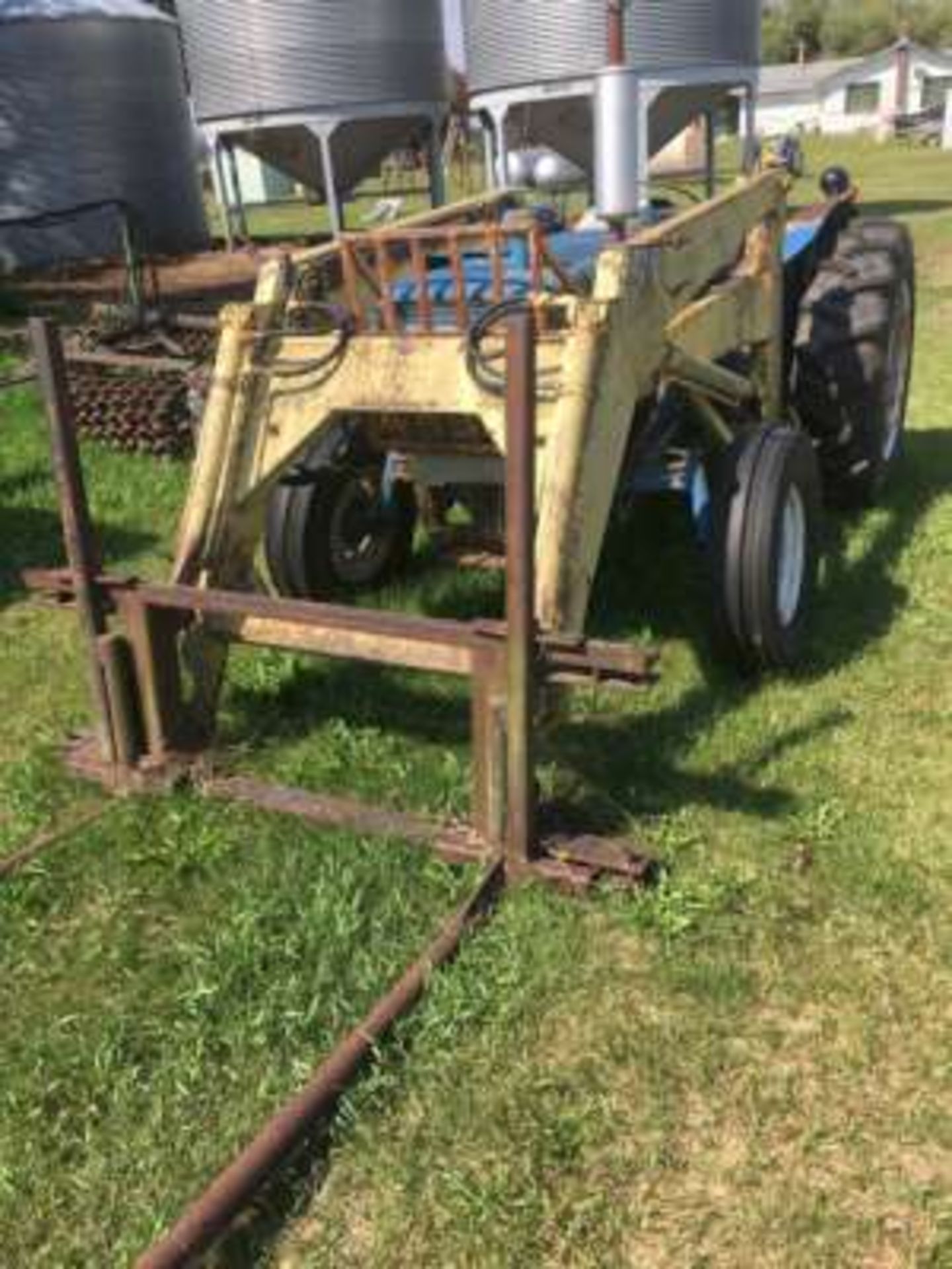 Ford 3000 tractor, gas, w/FEL (not running) - Image 3 of 4