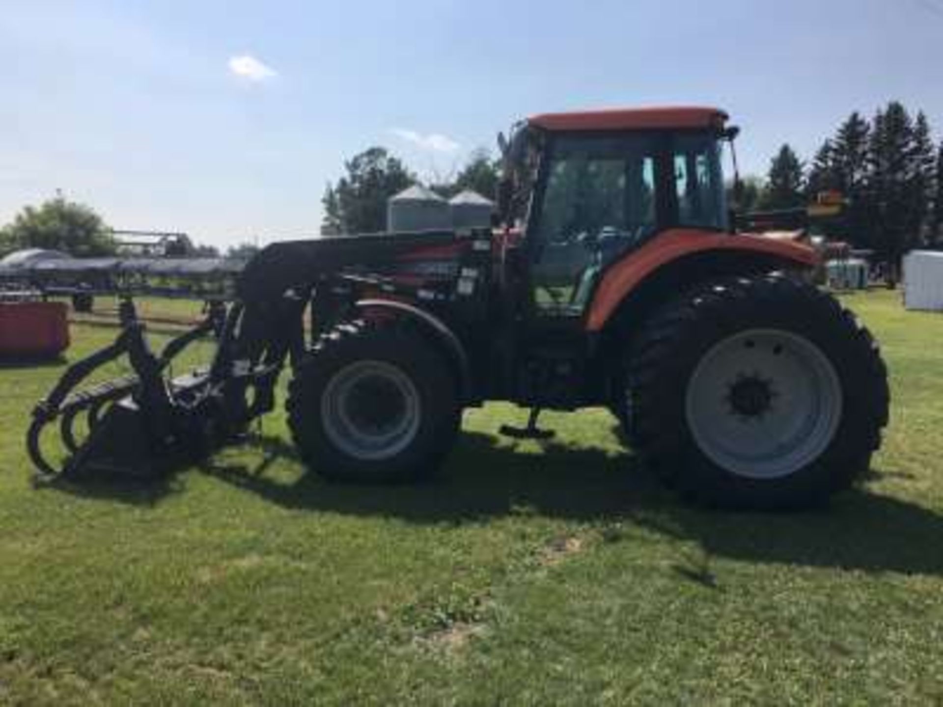 2004 AGCO RT130 FWA Tractor, 4700hrs, pwr shift, 480-R80-38 duals (excellent) 4 hyds, joy stick - Image 9 of 9