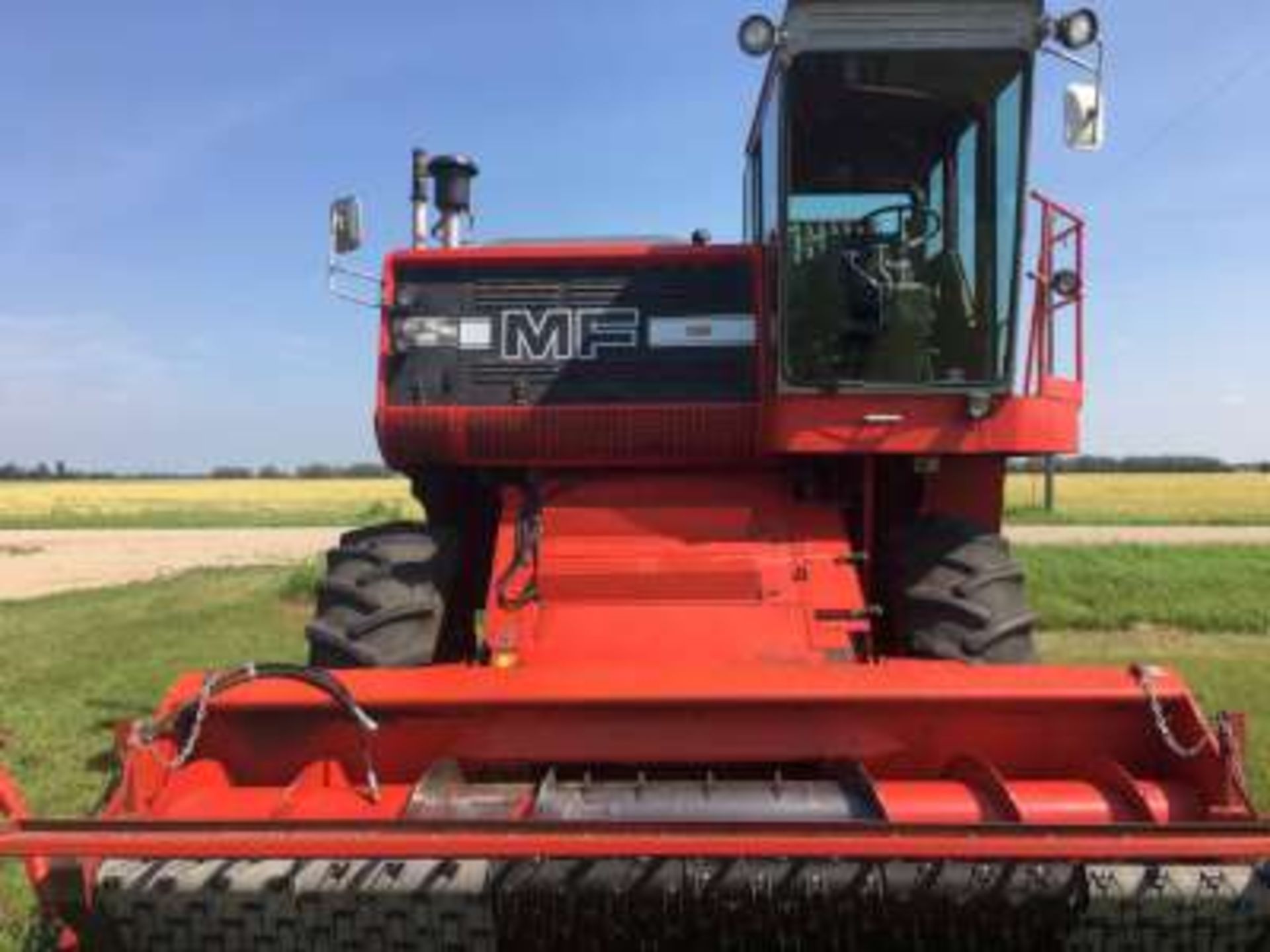 MF 850 combine, 2677hrs, gear driven, grey cab w/pickup - Image 3 of 7