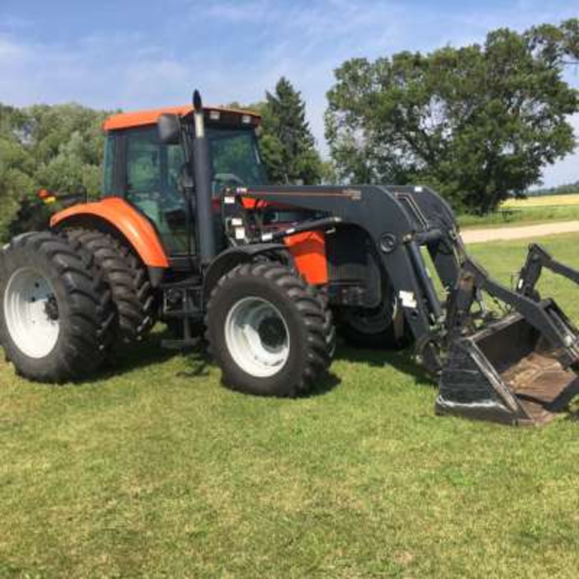 2004 AGCO RT130 FWA Tractor, 4700hrs, pwr shift, 480-R80-38 duals (excellent) 4 hyds, joy stick - Image 2 of 9