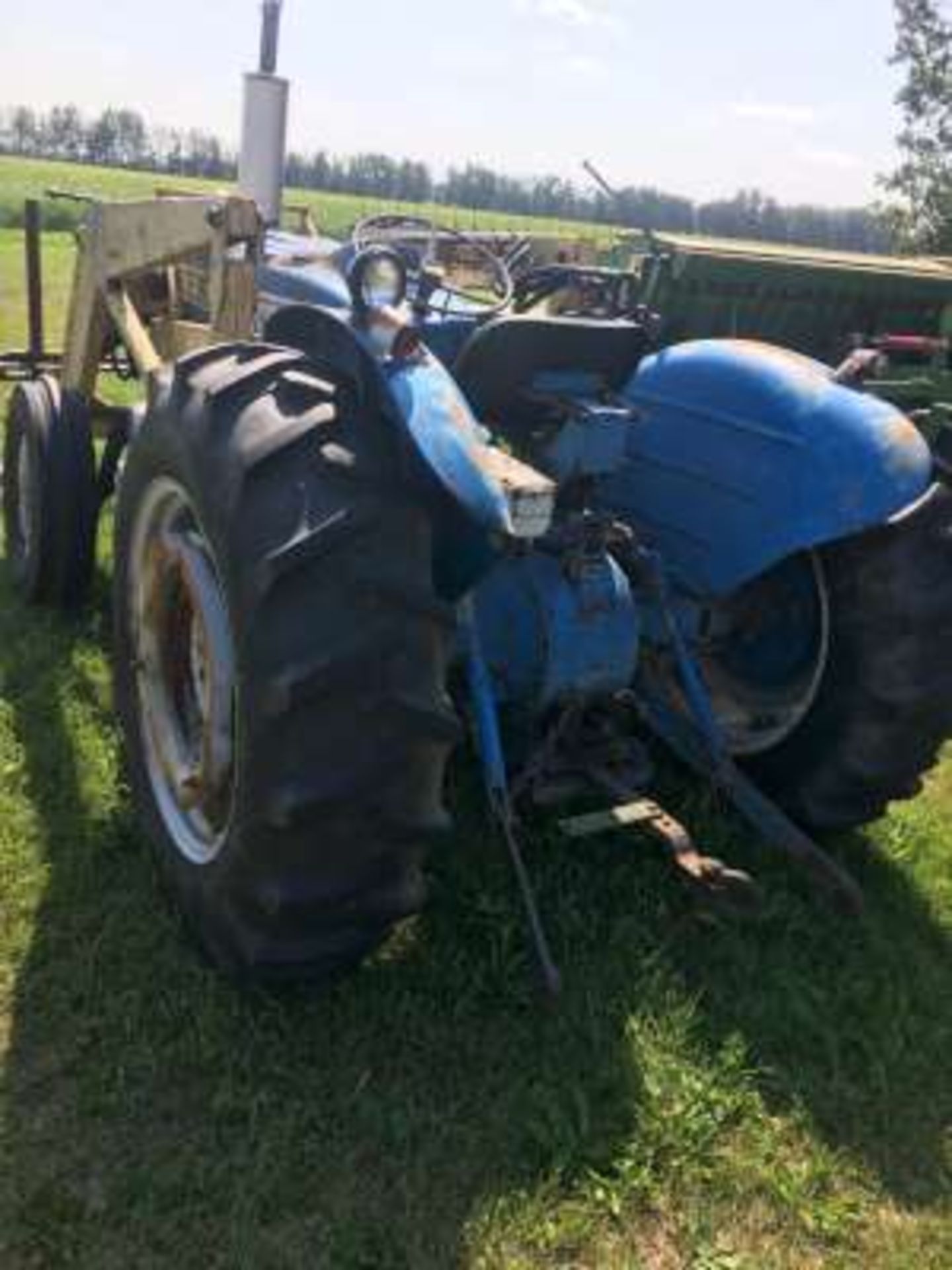 Ford 3000 tractor, gas, w/FEL (not running) - Image 2 of 4