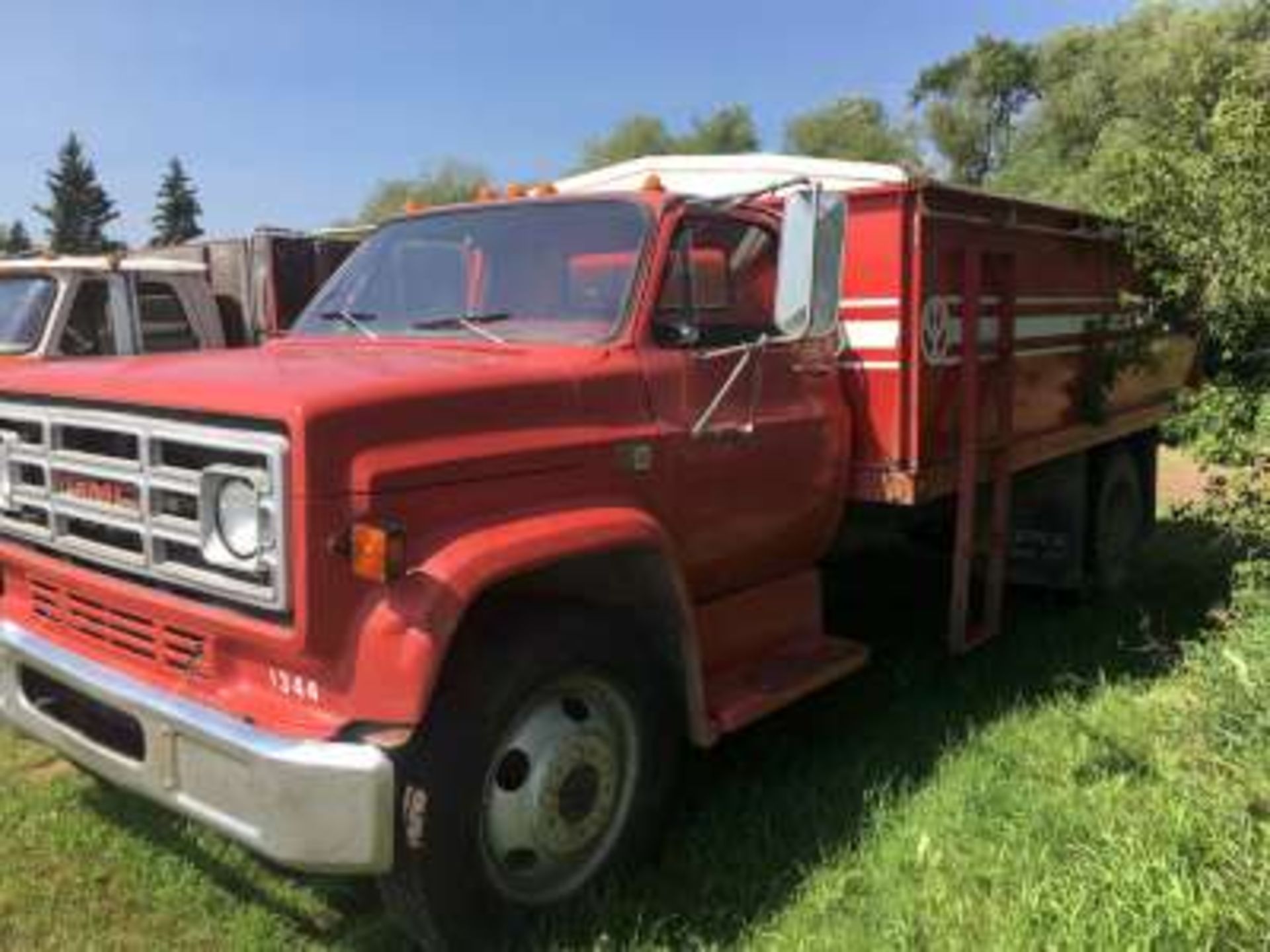 1981 GMC 3 ton truck, 350 V8 engine, 4x2spd, steel 15ft B&H w/tarp (nice)