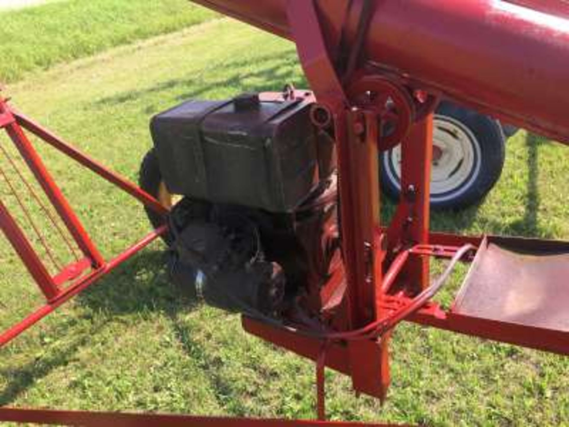 Sakundiak 7x33ft auger w/Tecumseh motor - Image 2 of 2