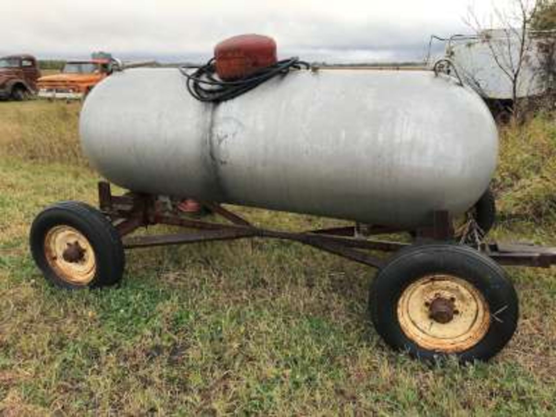 Propane tank (500 US gallon) and trailer