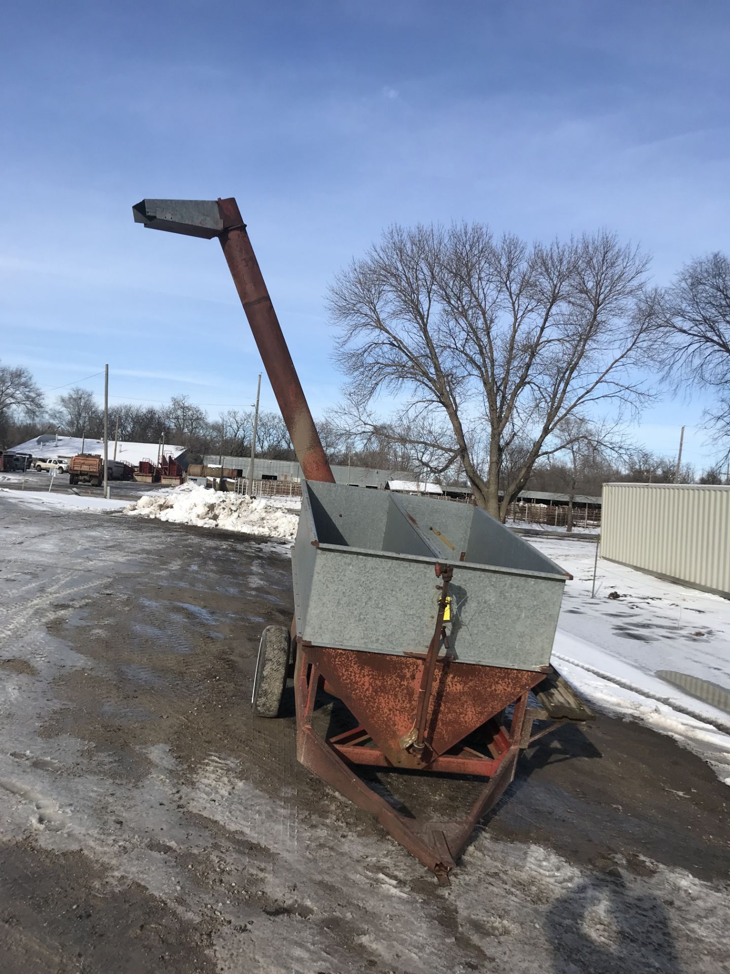 100bu Heider Auger Wagon w/10' Auger