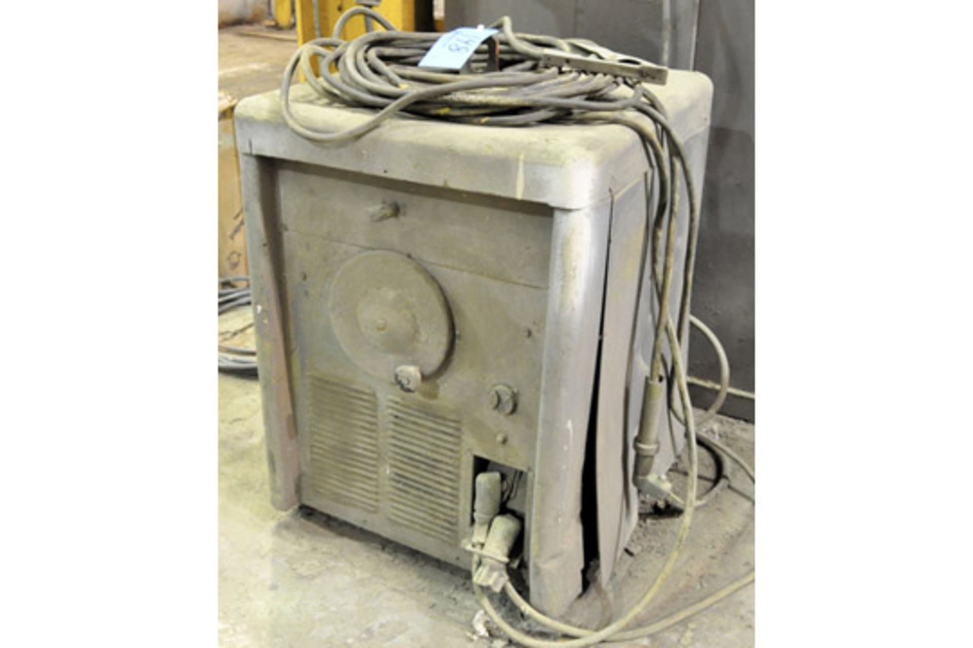 LINCOLN IDEALARC Approx. 300-Amp DC Arc Welding Power Source with Leads
