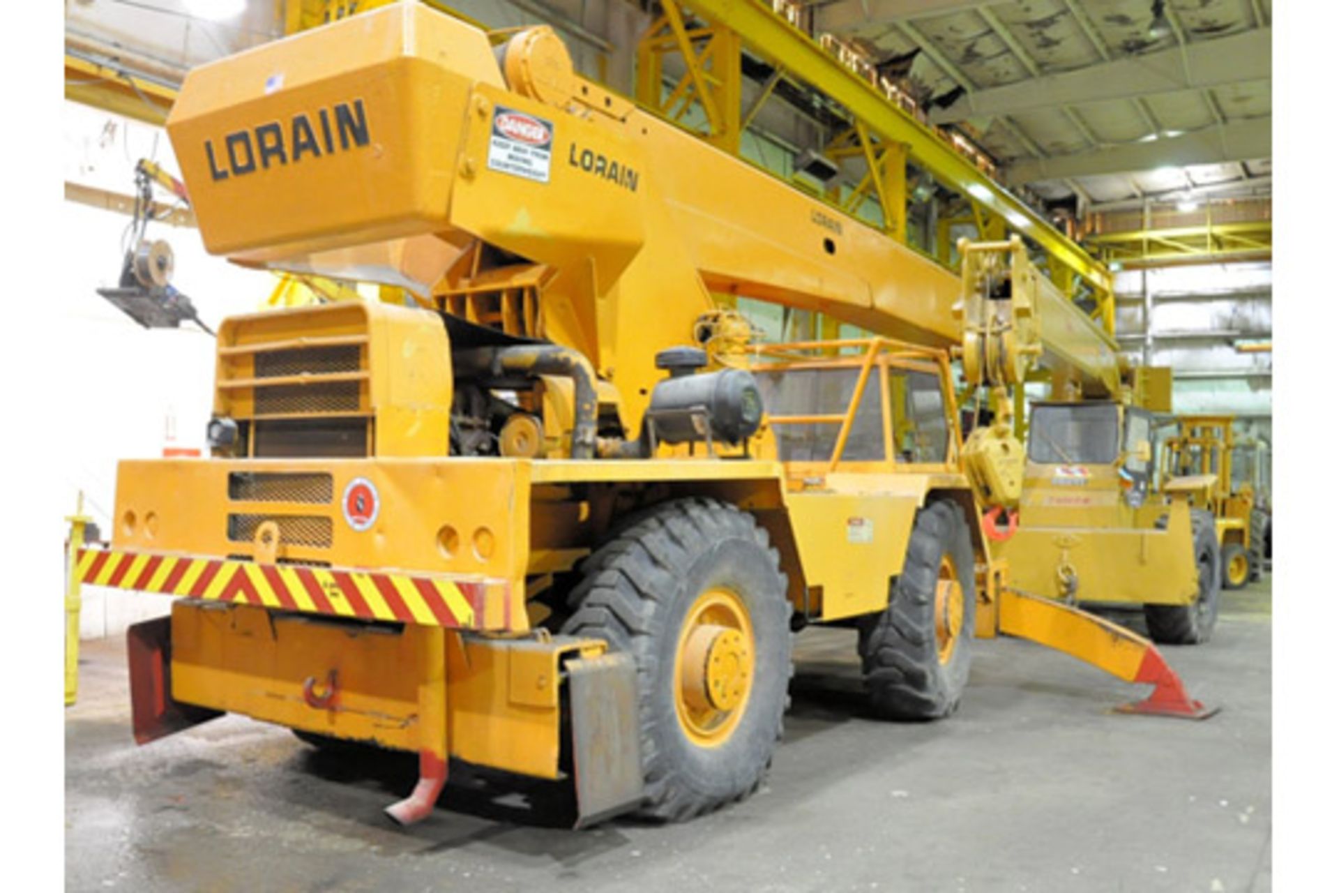 LORAIN MODEL LRT-15H 15-Ton Capacity Diesel Rough Terrain Telescoping Boom Mobile Crane - Image 4 of 10