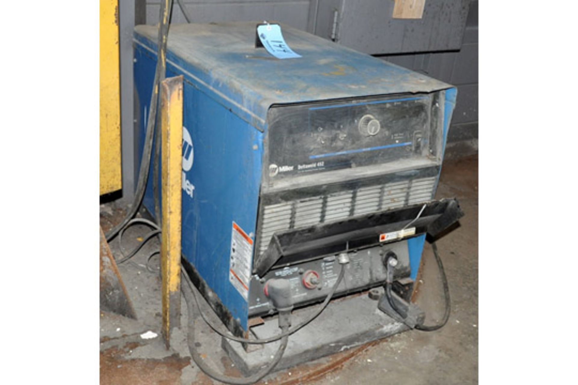 MILLER MODEL DELTAWELD 452, 450-Amp CV-DC Welder with Miller Wire Feeder and Telescoping Boom - Image 3 of 4