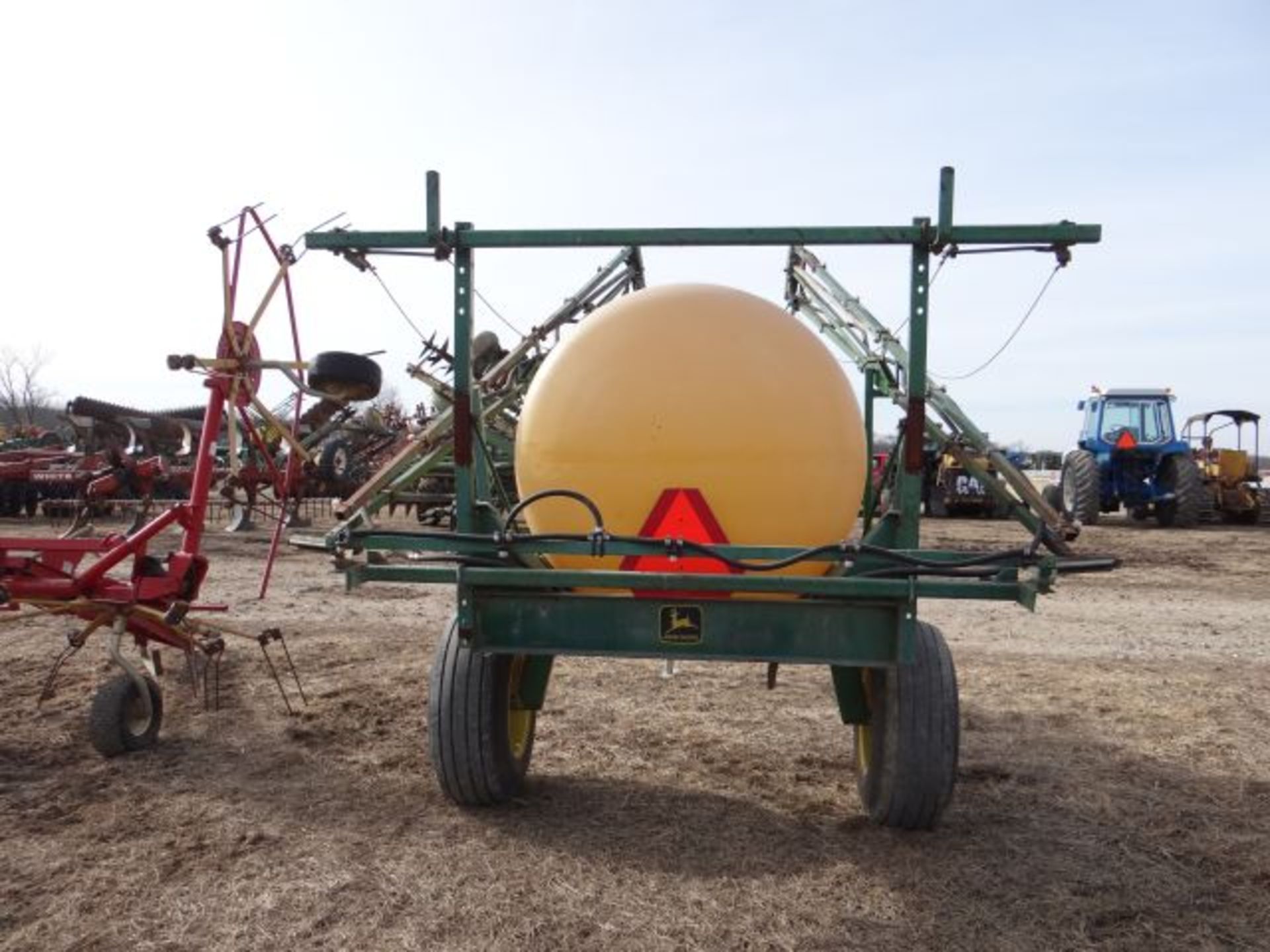 JD 550 Sprayer Pull Type, 50' Booms, Electric Shutoff for Booms, 3 Section Monitor in Shed - Image 3 of 3