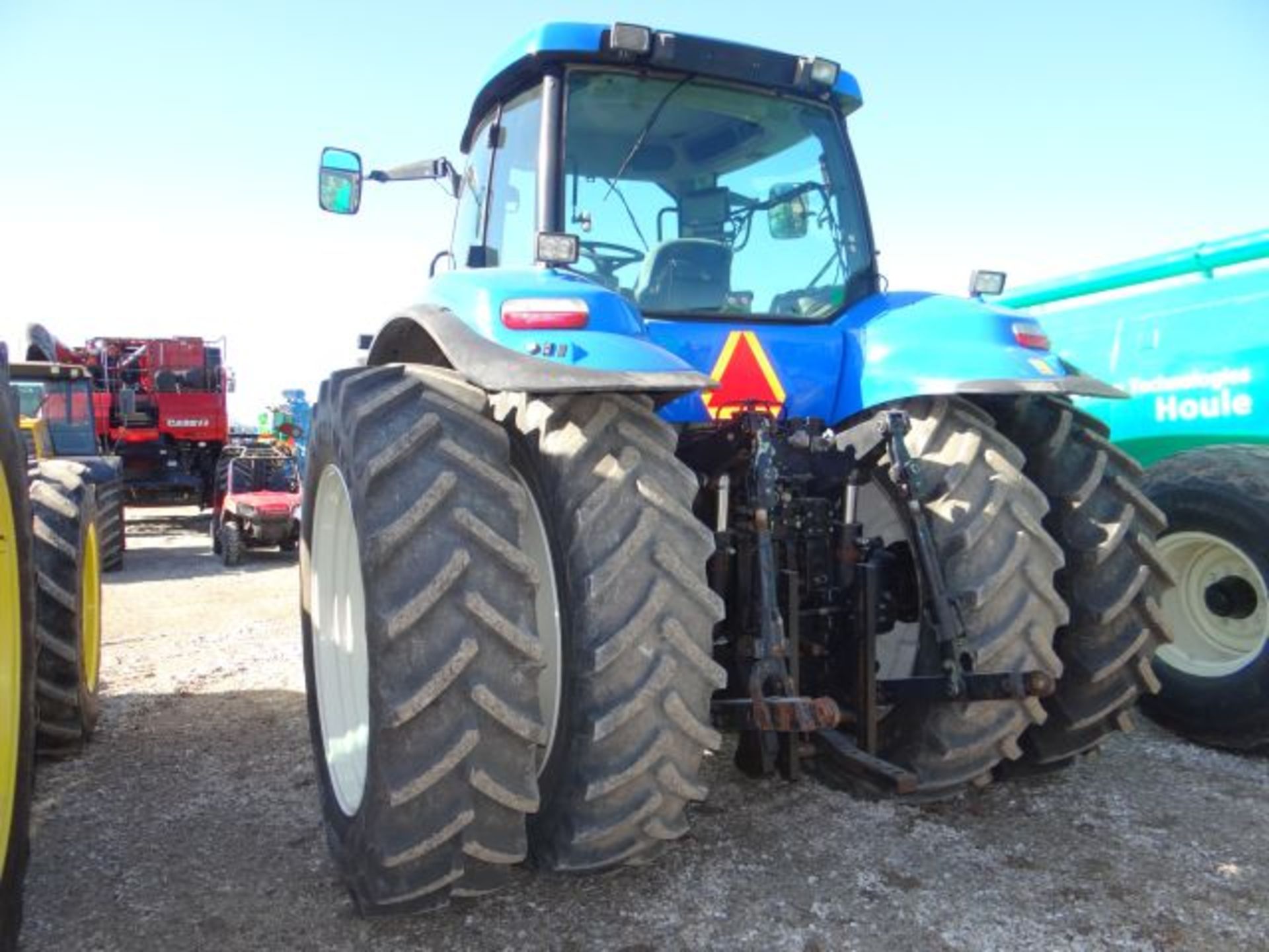 NH T8040 Tractor, 2011 MFWD, 3429 hrs, Suspension Front End, 4 Remotes, PTO, FM-750 Trimble, Auto - Image 6 of 8