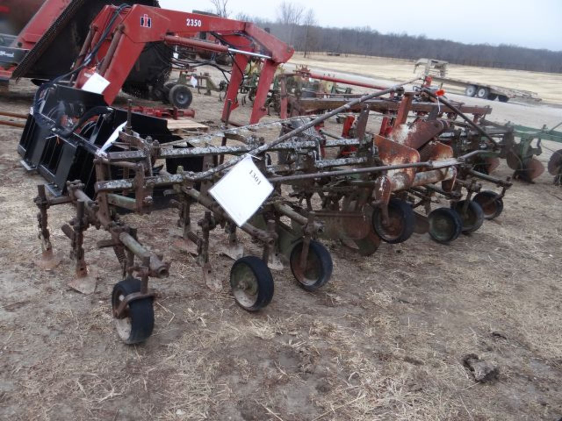 JD Cultivator 4 Row - Image 2 of 3