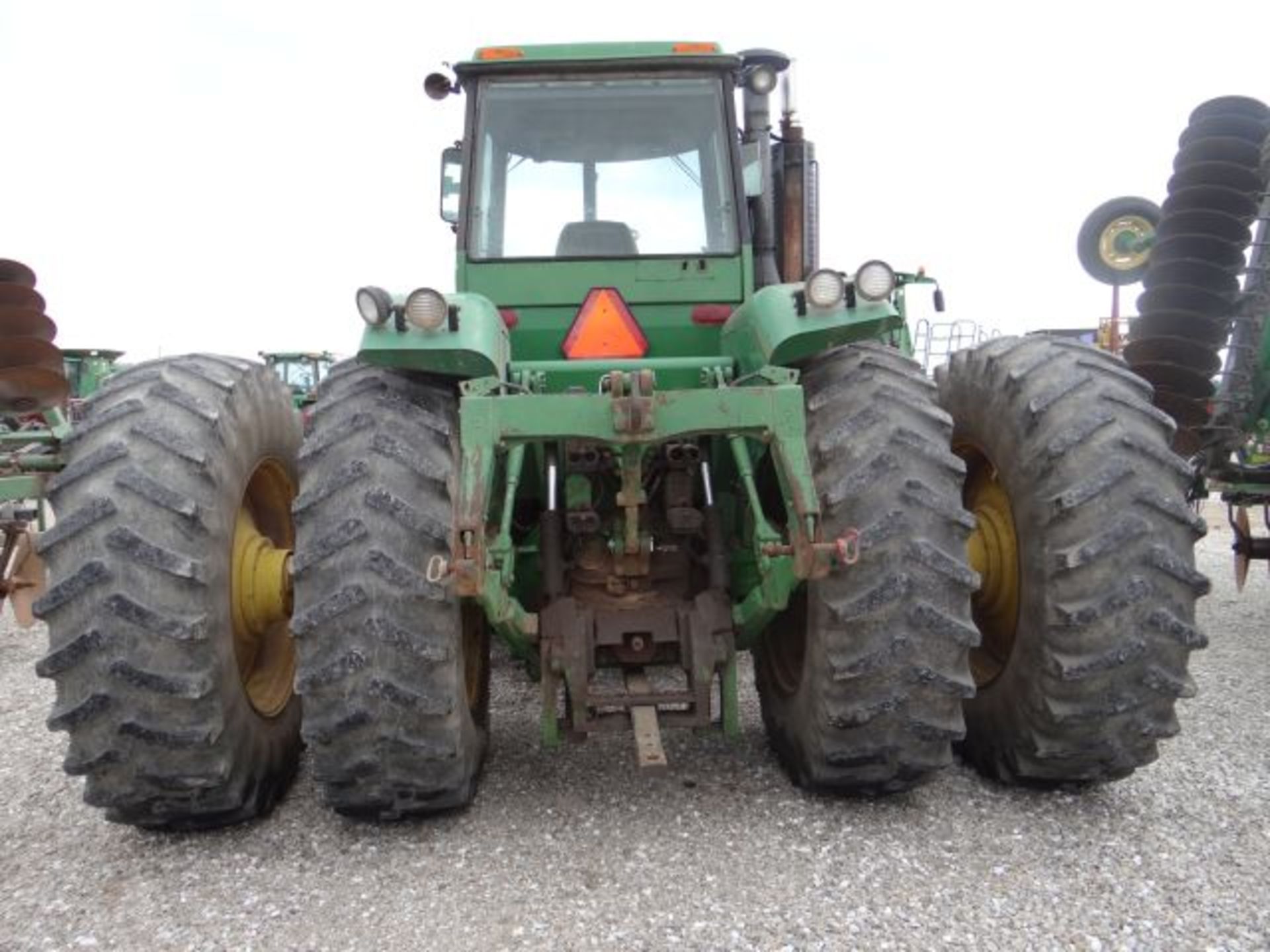 JD 8650 Tractor, 1982 #157562, 4wd, 3pt, Quick Hitch, Rear Pto, 4 Rear Scv, 20.8R-38 Tires Insides - Image 3 of 4
