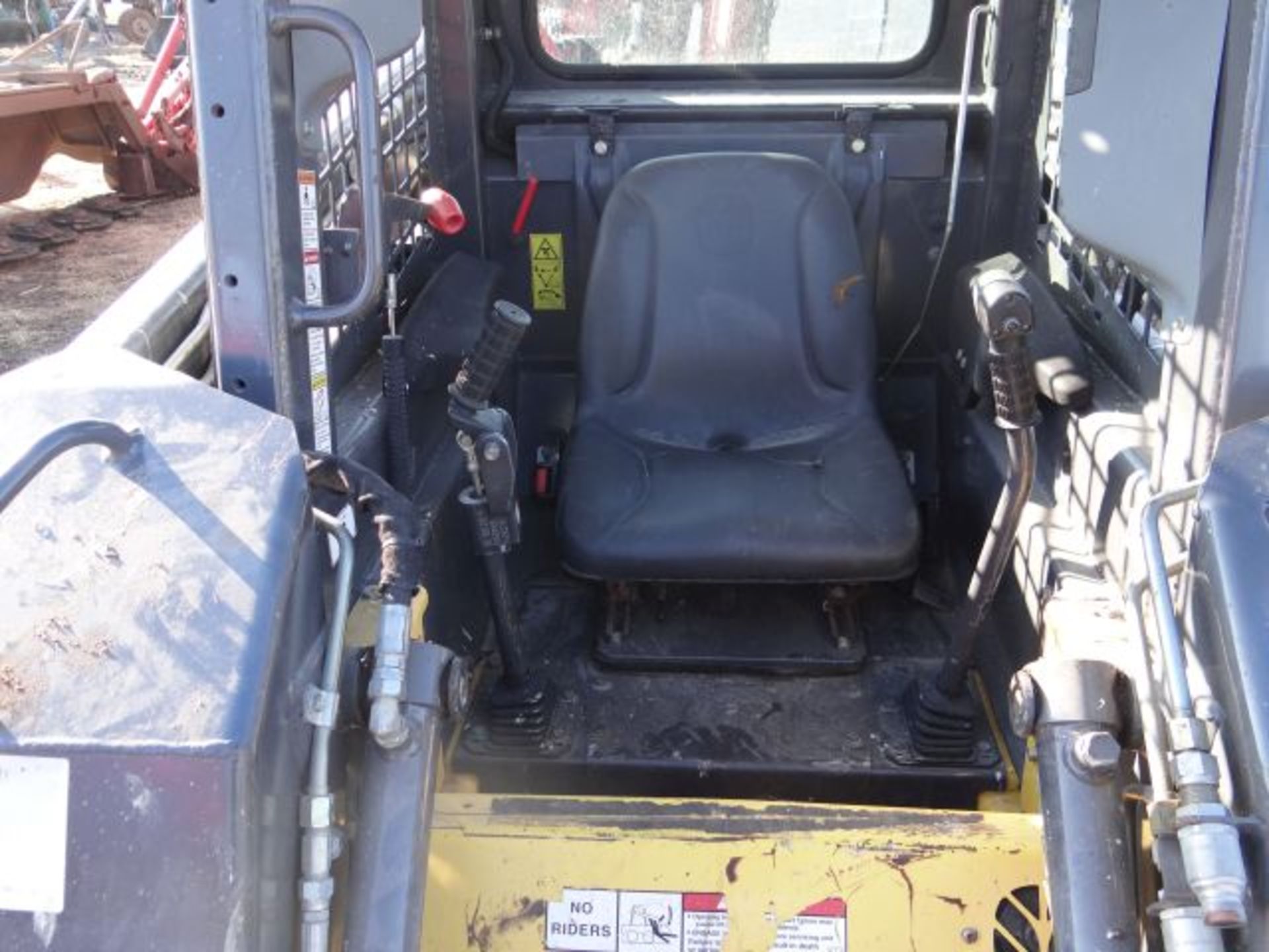 NH L150 Skid Loader, 2008 200 hrs, All New Oil & Filters, Excellent Condition, Aux Hyd, Good Tires - Image 2 of 5