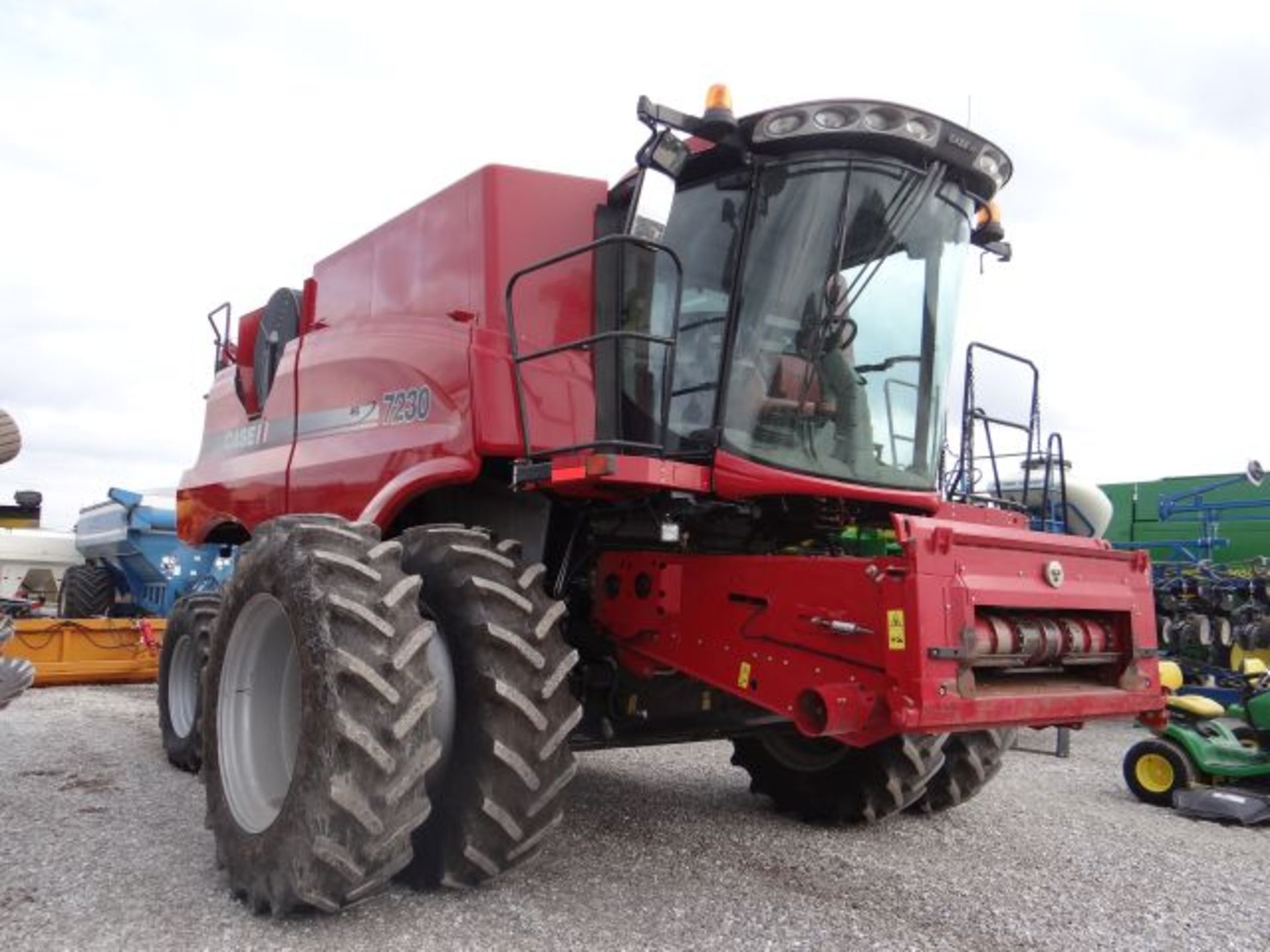 Case IH 7230 Combine, 2013 #155284, Combine, Tires- Front-Goodyear 520/85R42 Duals 90%, Rears- - Image 3 of 7