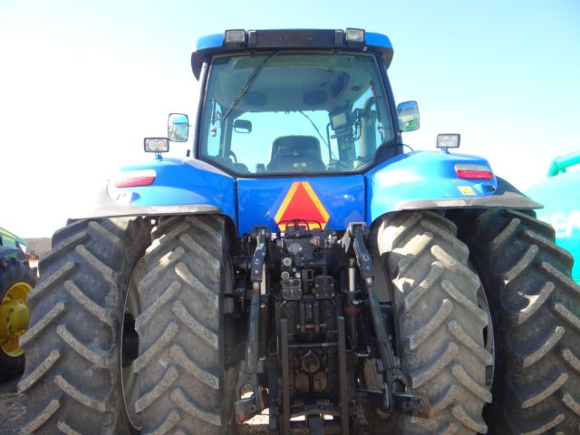 NH T8040 Tractor, 2011 MFWD, 3429 hrs, Suspension Front End, 4 Remotes, PTO, FM-750 Trimble, Auto - Image 5 of 8