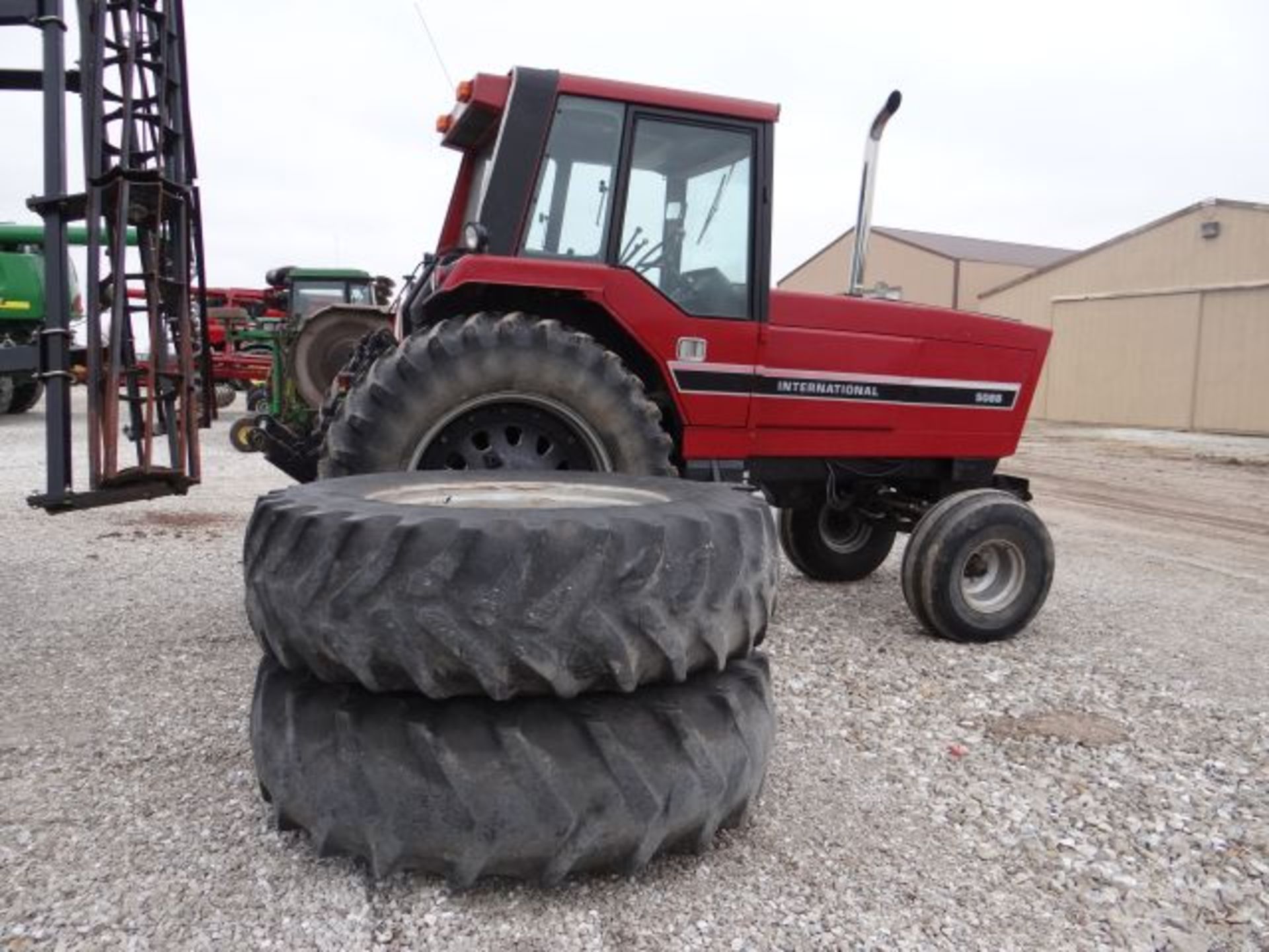 IH 5088 Tractor, 1981 w/ Duals, 4375 hrs - Image 2 of 6