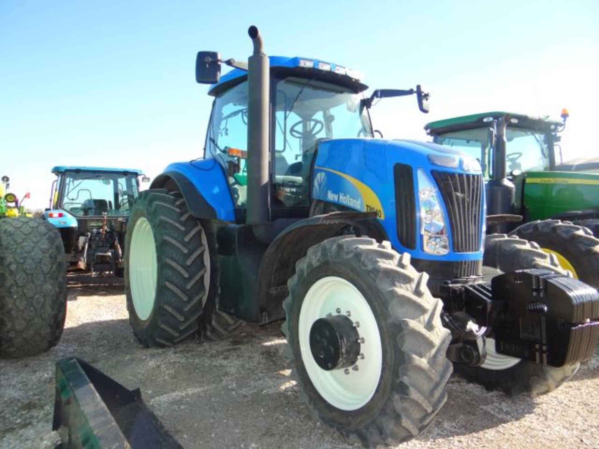 NH T8040 Tractor, 2011 MFWD, 3429 hrs, Suspension Front End, 4 Remotes, PTO, FM-750 Trimble, Auto - Image 3 of 8