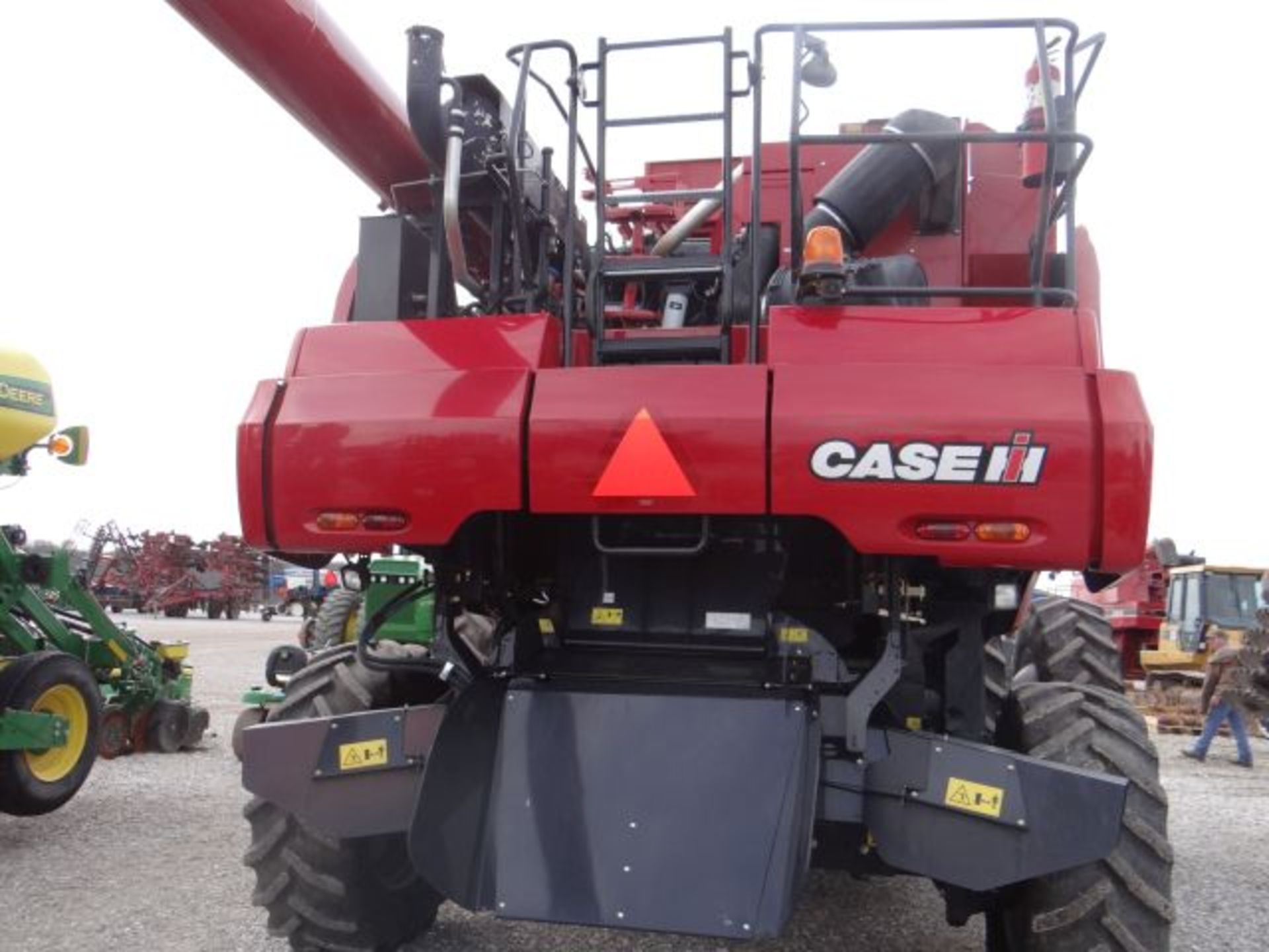 Case IH 7230 Combine, 2013 #155284, Combine, Tires- Front-Goodyear 520/85R42 Duals 90%, Rears- - Image 5 of 7