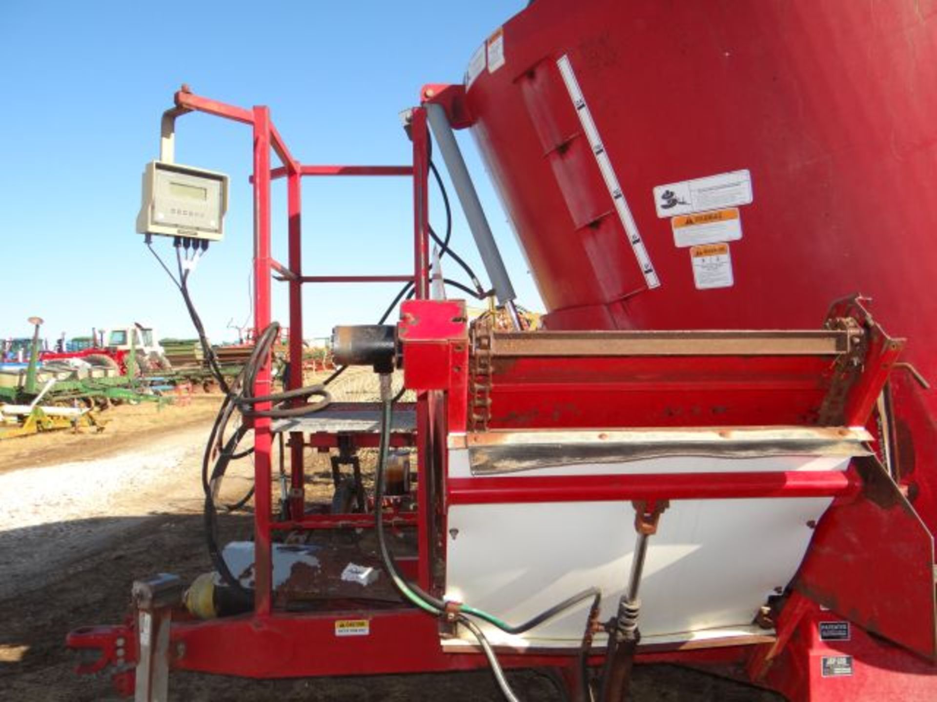 Jaylor 2425 Feed Mixer, 2002 #156652, Mixer, one owner, Scale, apron and unload chain rebuilt - Image 4 of 5