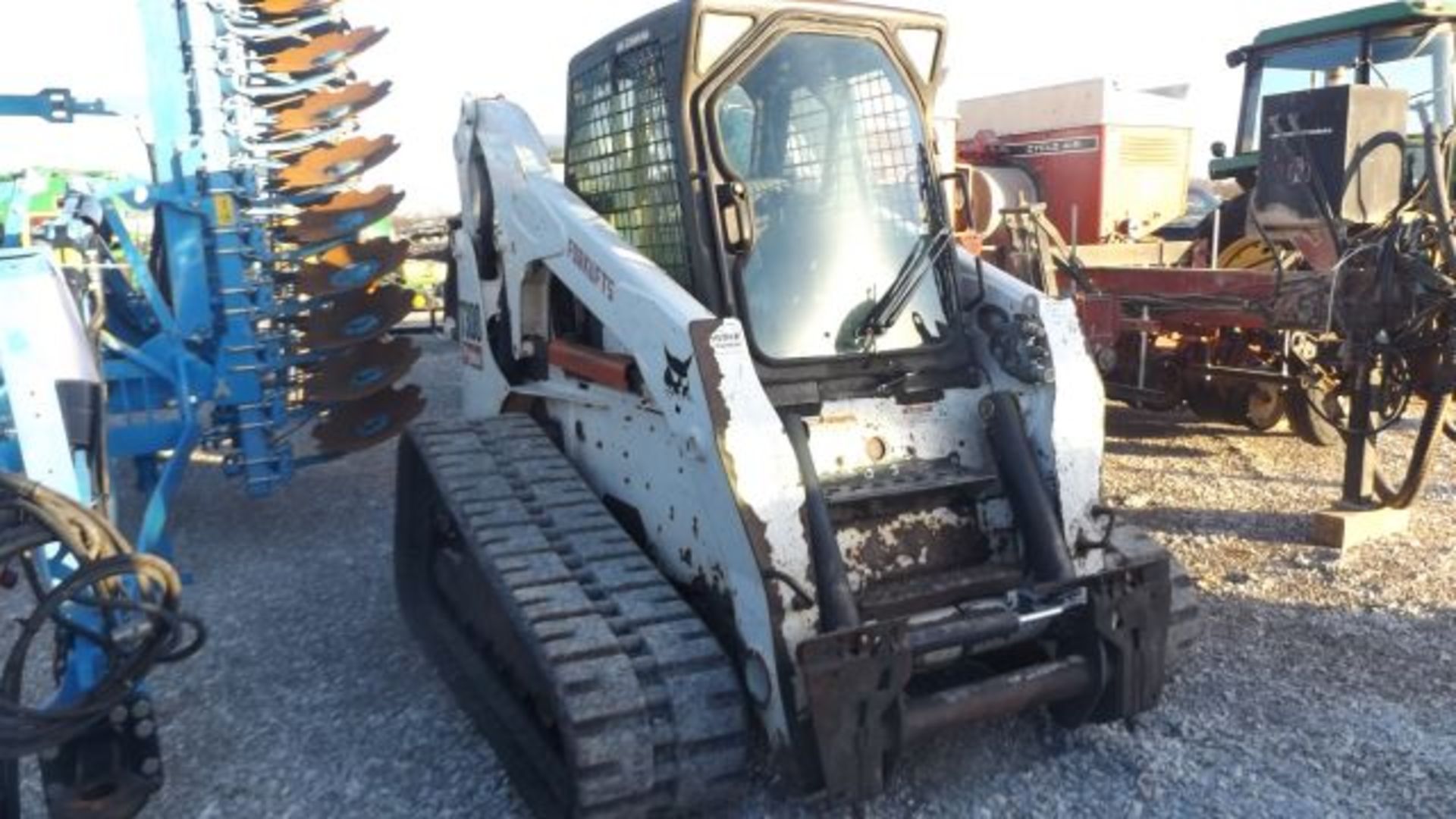 2007 T300 Bobcat Skid Steer 5277 hrs, Rebuilt All Hyd Cyl. New Oil Cooler, Like New Tracks, Replaced - Image 2 of 3