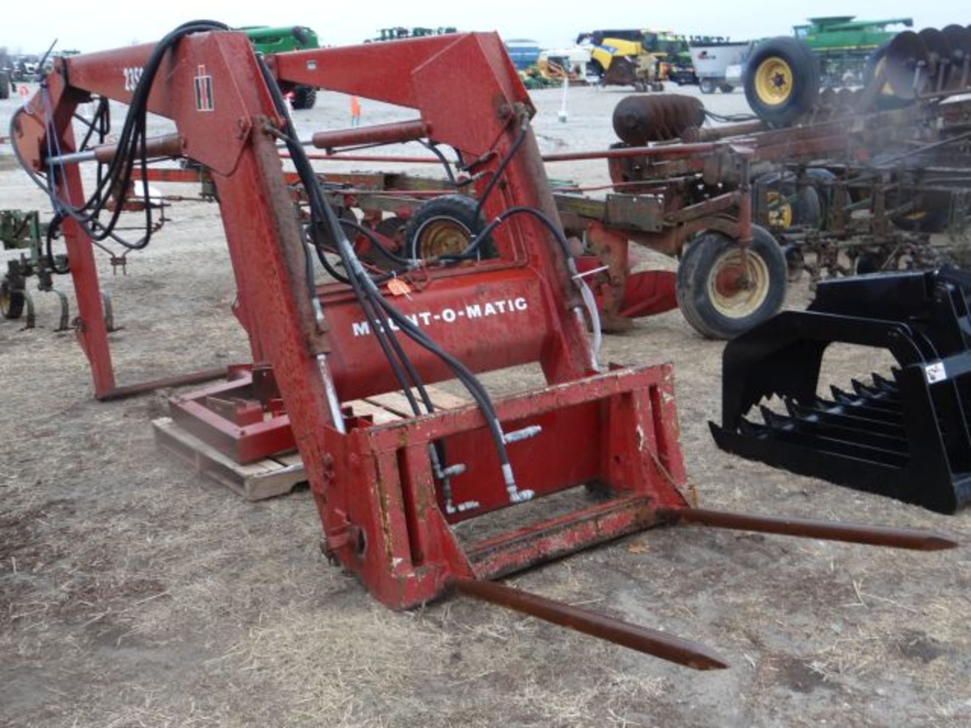 IH 2350 Loader w/ Bale Spike, Has Mounting Brackets