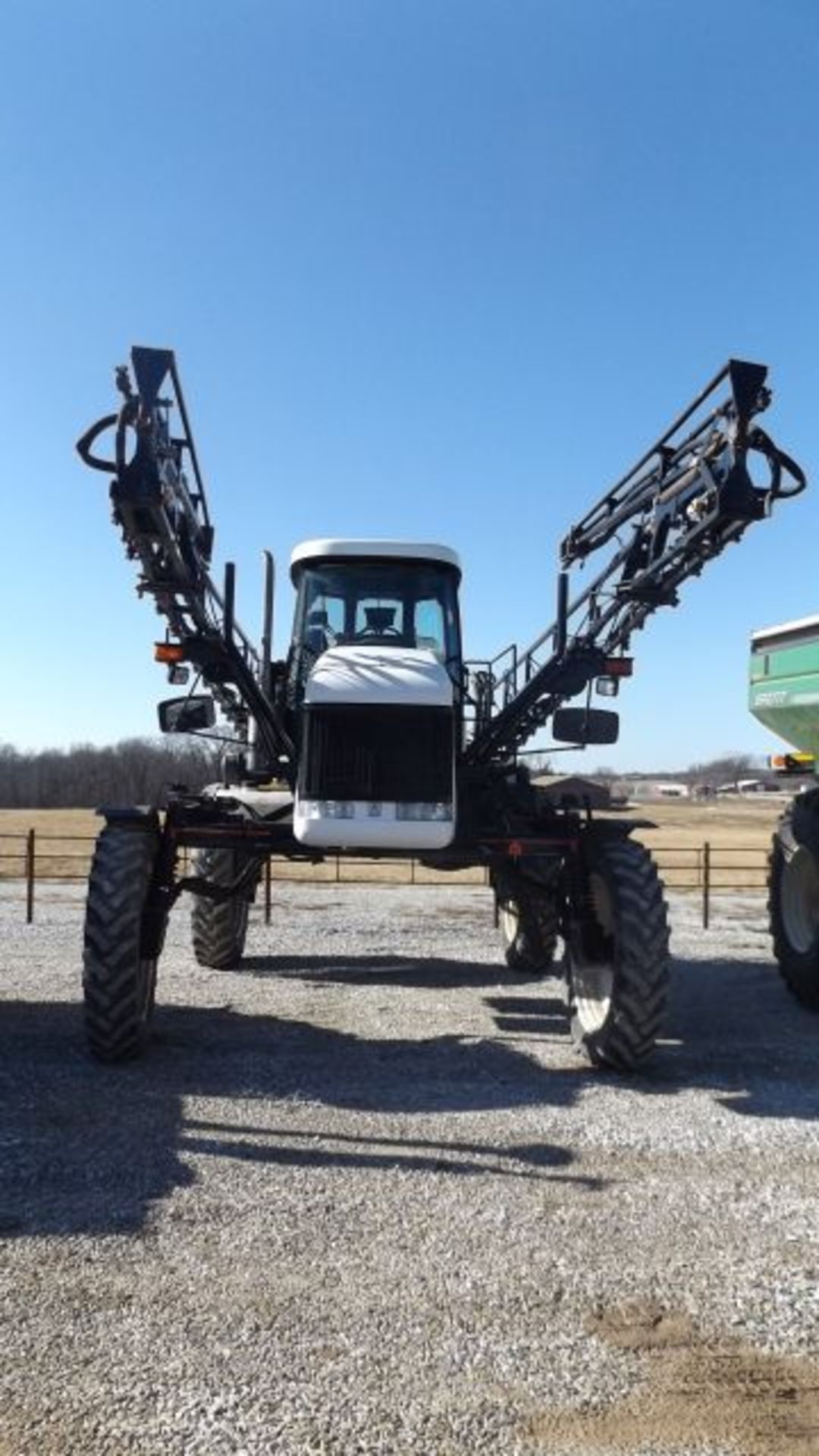 Spray Coupe 7650,2005 #153442,Sprayer, Hydro, Diesel, Rear Tires: Fs380-90r46, Front Tires: F.S. - Image 2 of 4