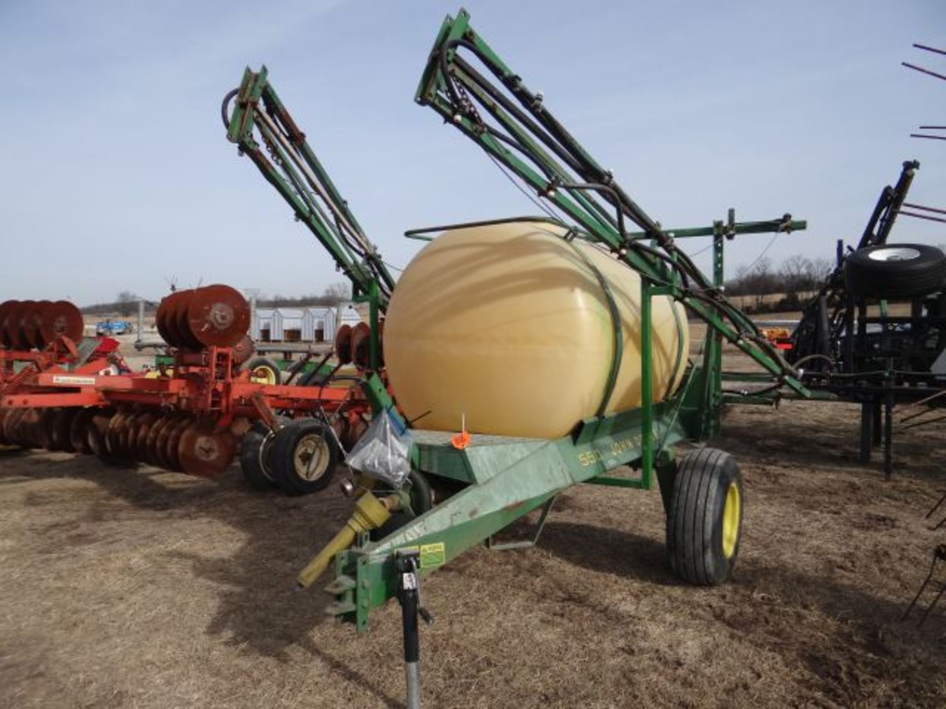 JD 550 Sprayer Pull Type, 50' Booms, Electric Shutoff for Booms, 3 Section Monitor in Shed