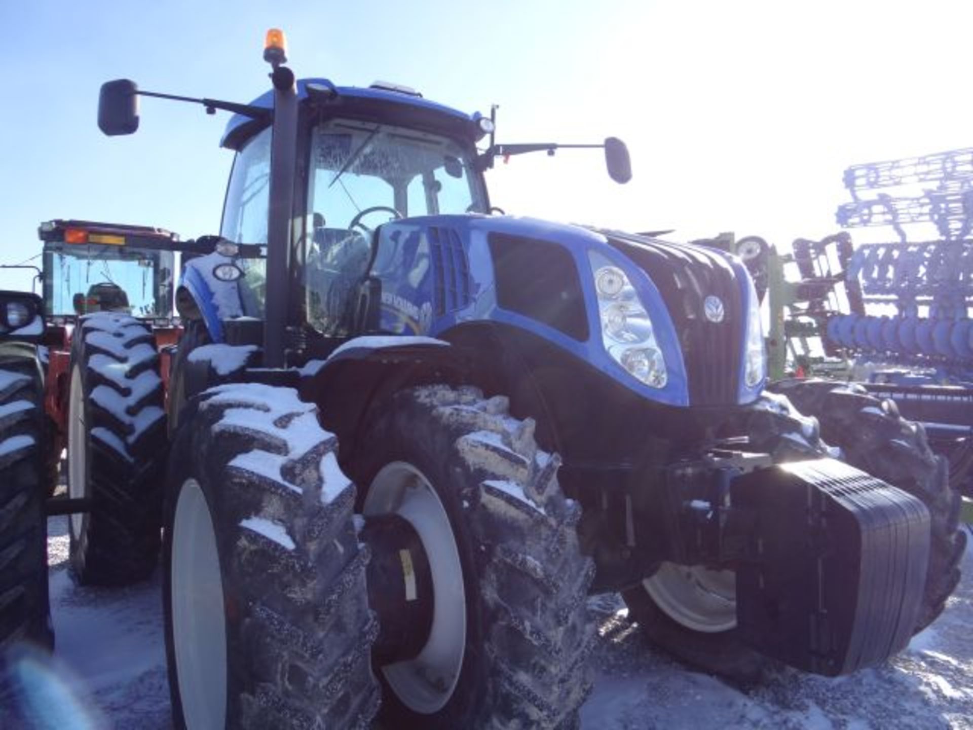 NH T8-300 Tractor #64401, 1831 hrs, MFWD, 4 SCV's, Michelin 480/80R46 Duals Rear, Michelin 380/85R34