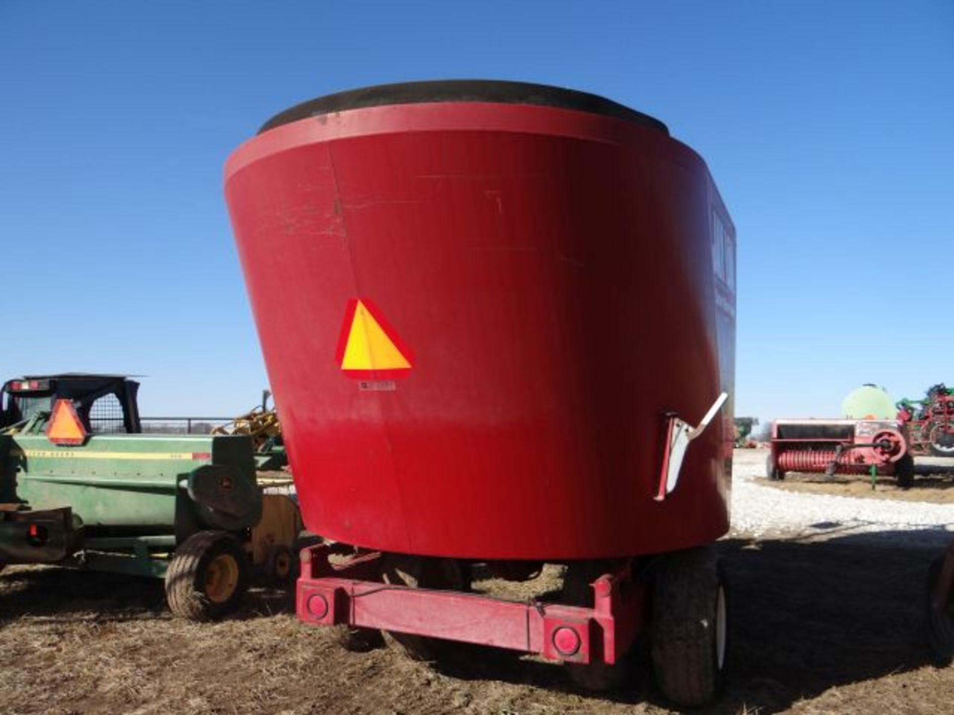 Jaylor 2425 Feed Mixer, 2002 #156652, Mixer, one owner, Scale, apron and unload chain rebuilt - Image 3 of 5