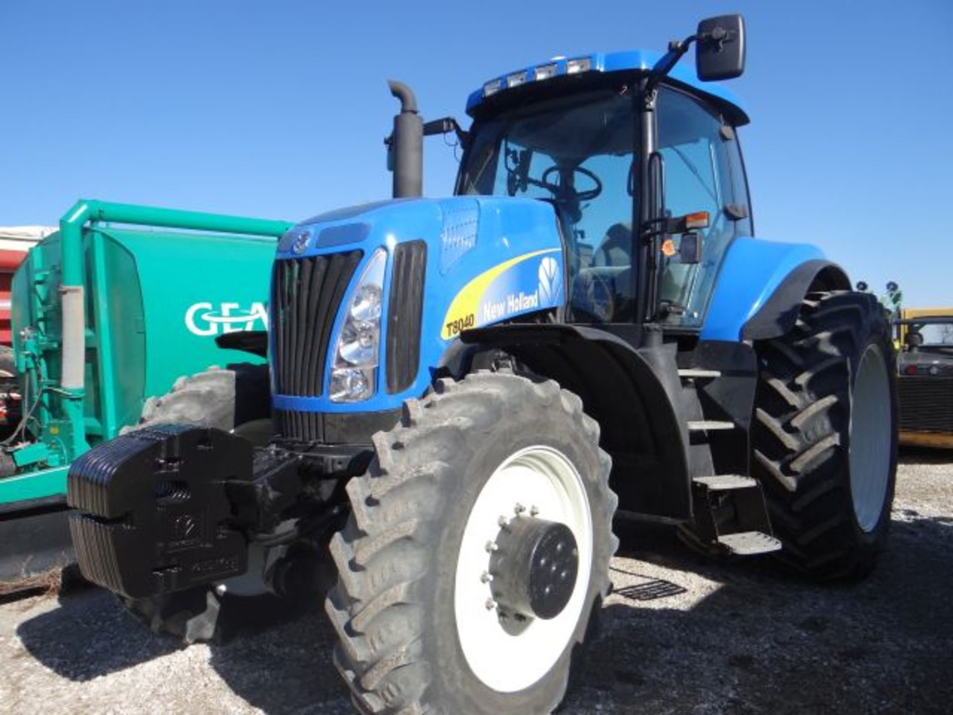 NH T8040 Tractor, 2011 MFWD, 3429 hrs, Suspension Front End, 4 Remotes, PTO, FM-750 Trimble, Auto