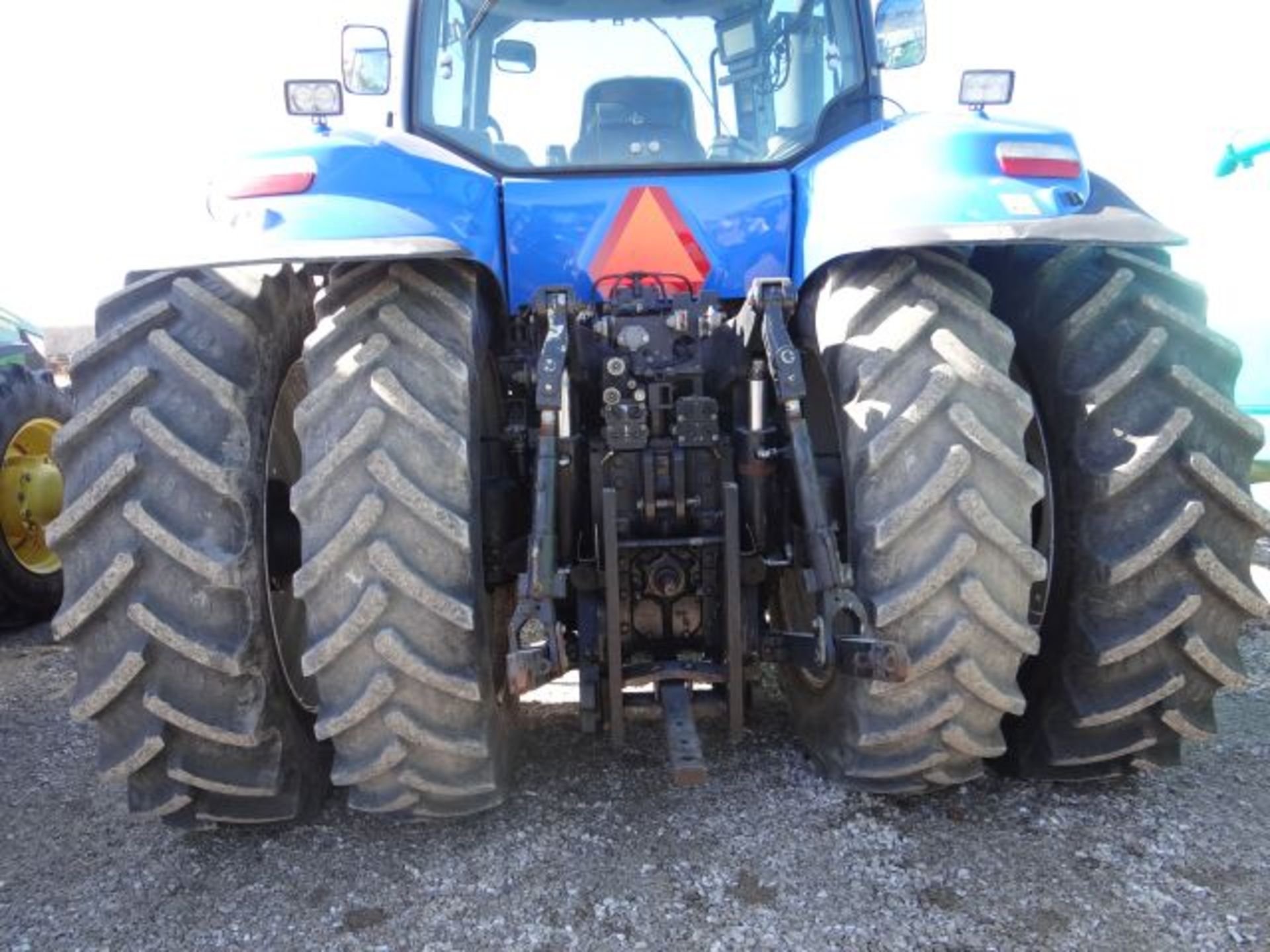 NH T8040 Tractor, 2011 MFWD, 3429 hrs, Suspension Front End, 4 Remotes, PTO, FM-750 Trimble, Auto - Image 4 of 8