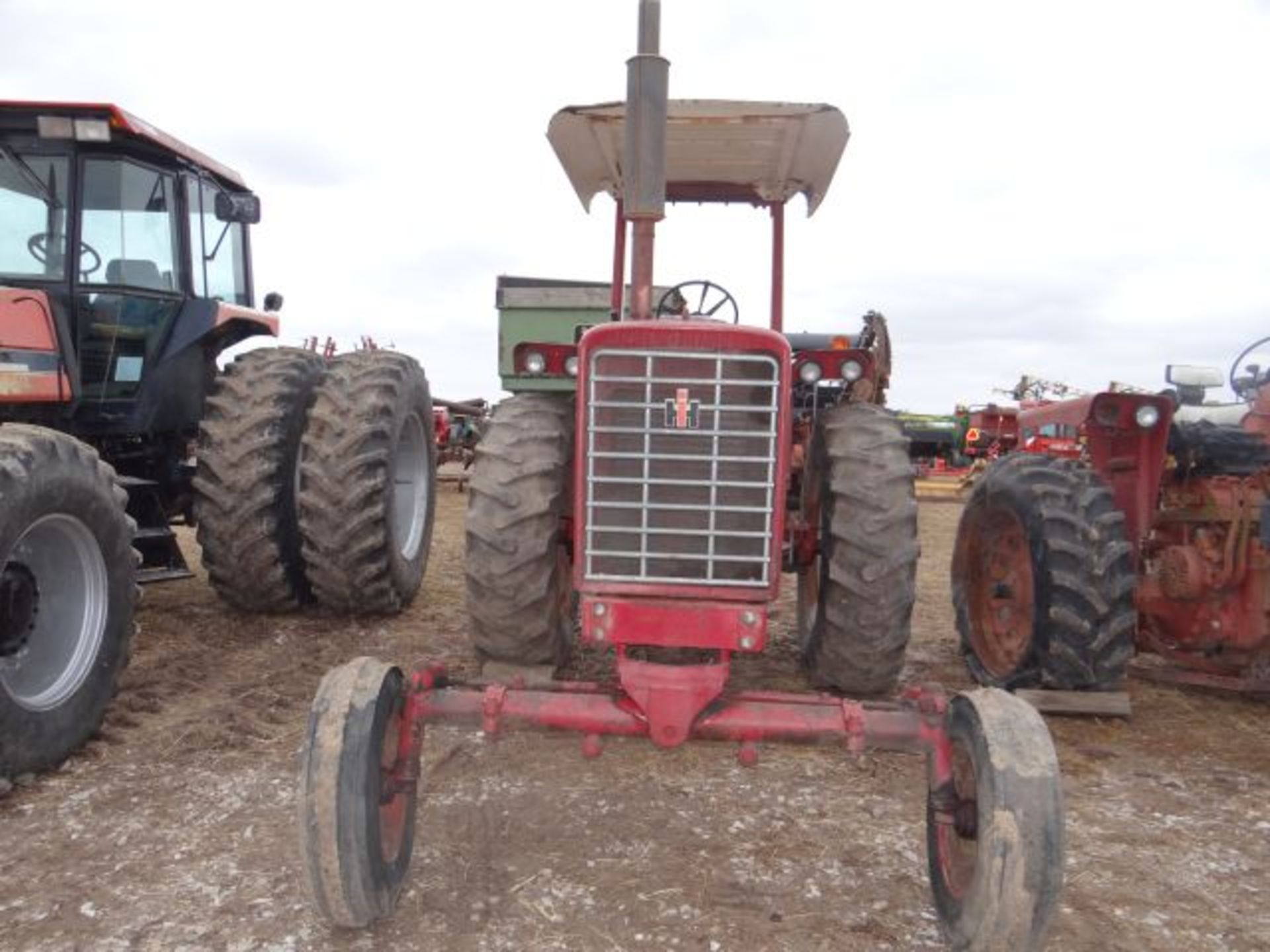 IH 756 Tractor Everything Works, Gas - Image 2 of 4