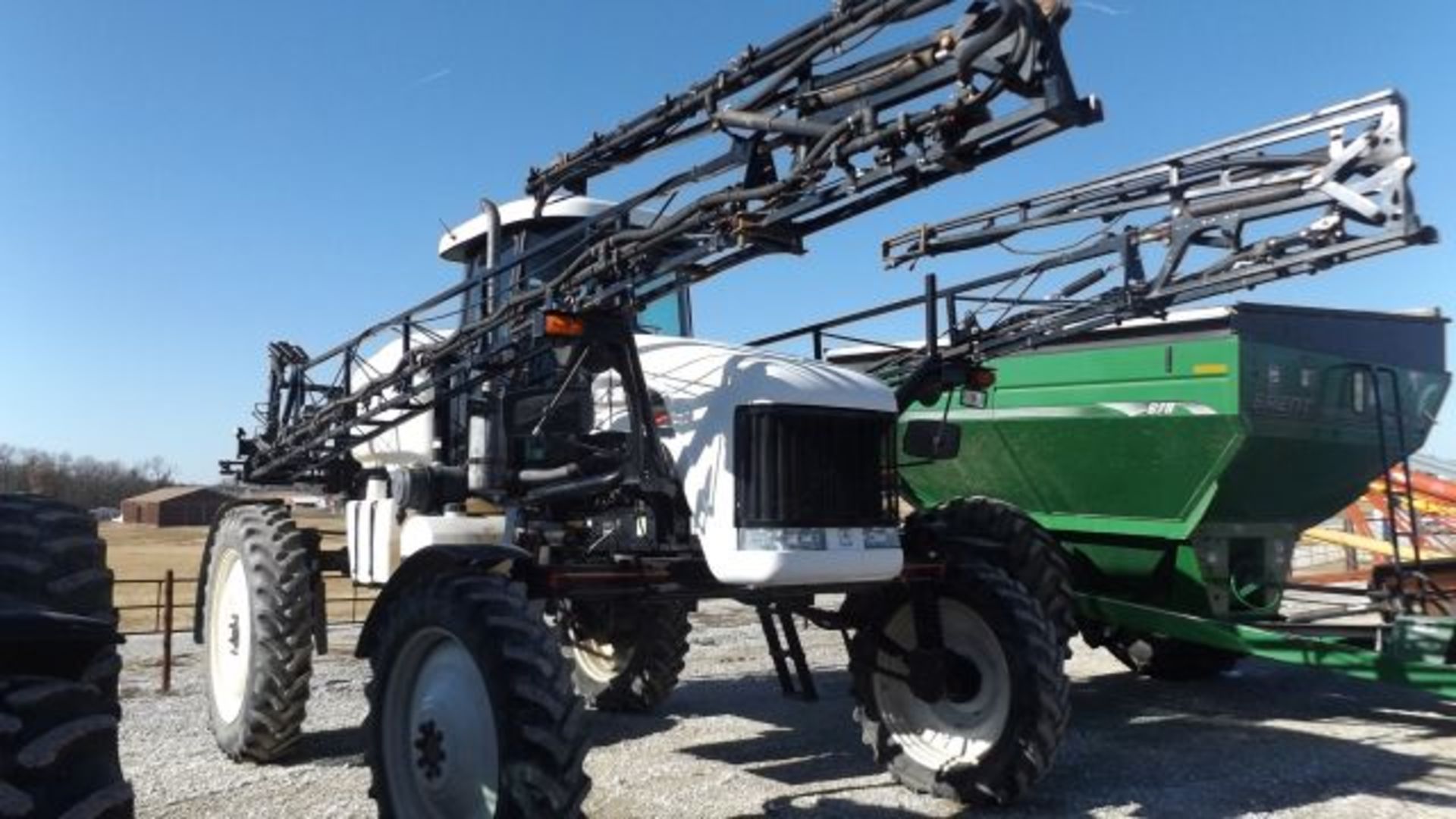 Spray Coupe 7650,2005 #153442,Sprayer, Hydro, Diesel, Rear Tires: Fs380-90r46, Front Tires: F.S. - Image 3 of 4