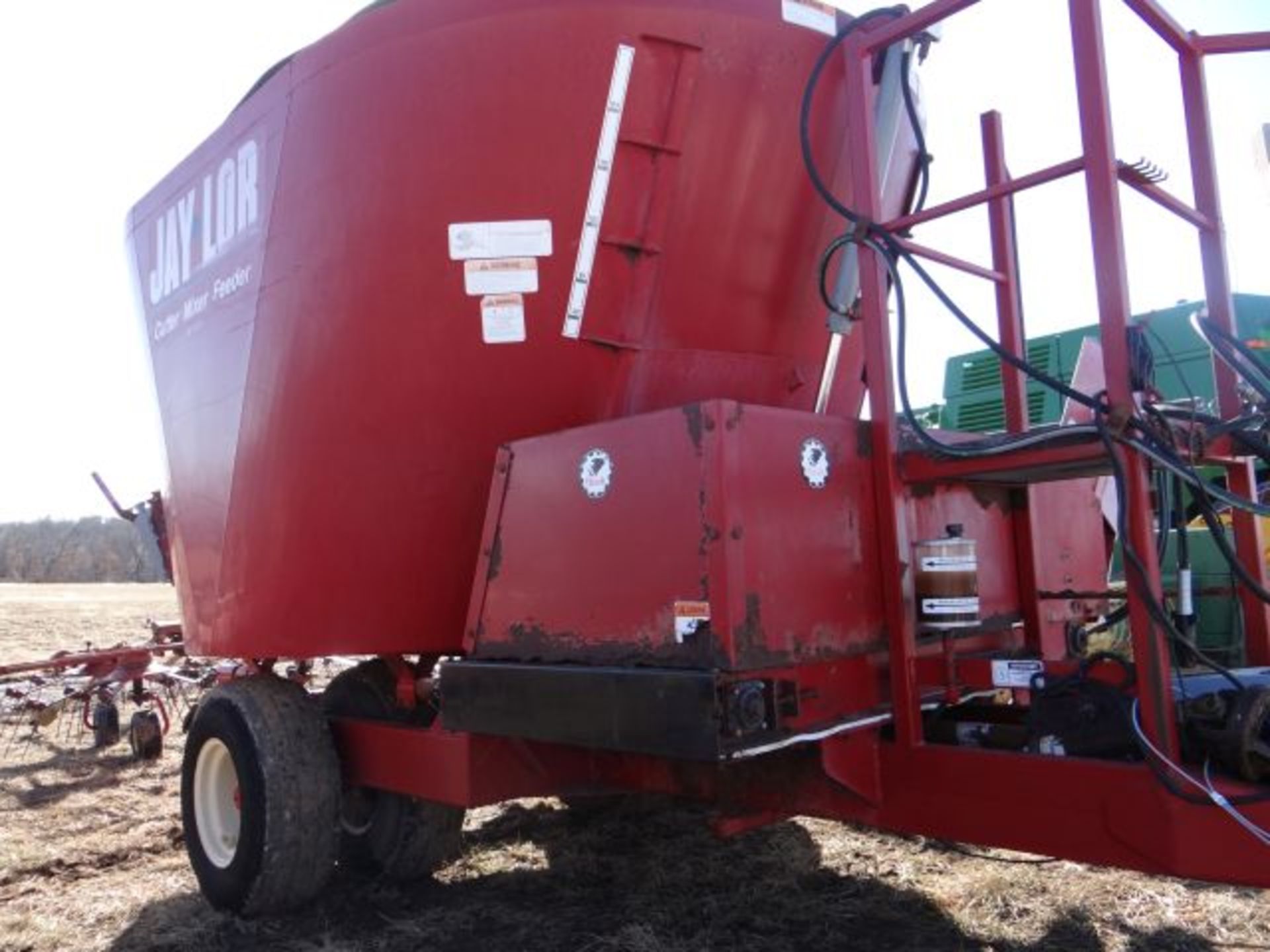 Jaylor 2425 Feed Mixer, 2002 #156652, Mixer, one owner, Scale, apron and unload chain rebuilt - Image 2 of 5