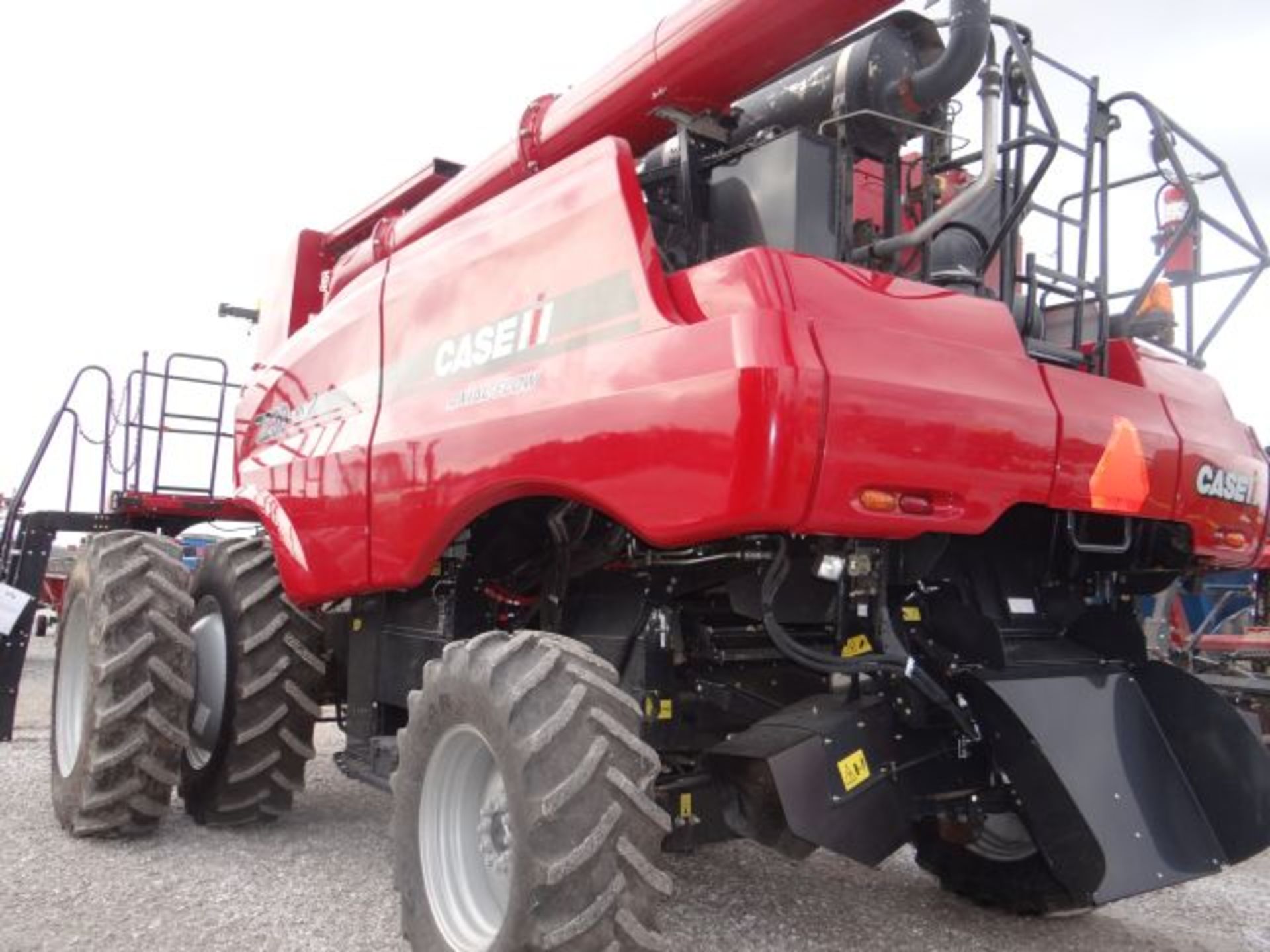 Case IH 7230 Combine, 2013 #155284, Combine, Tires- Front-Goodyear 520/85R42 Duals 90%, Rears- - Image 6 of 7