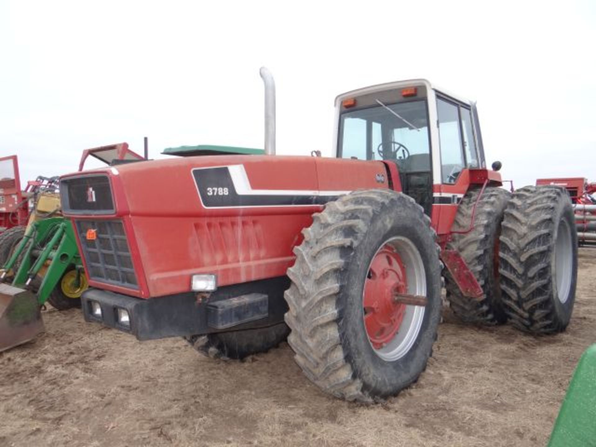 IH 3788 Tractor 3100 hrs, CAH, Works Great, 20.8x38 Duals - Image 2 of 5