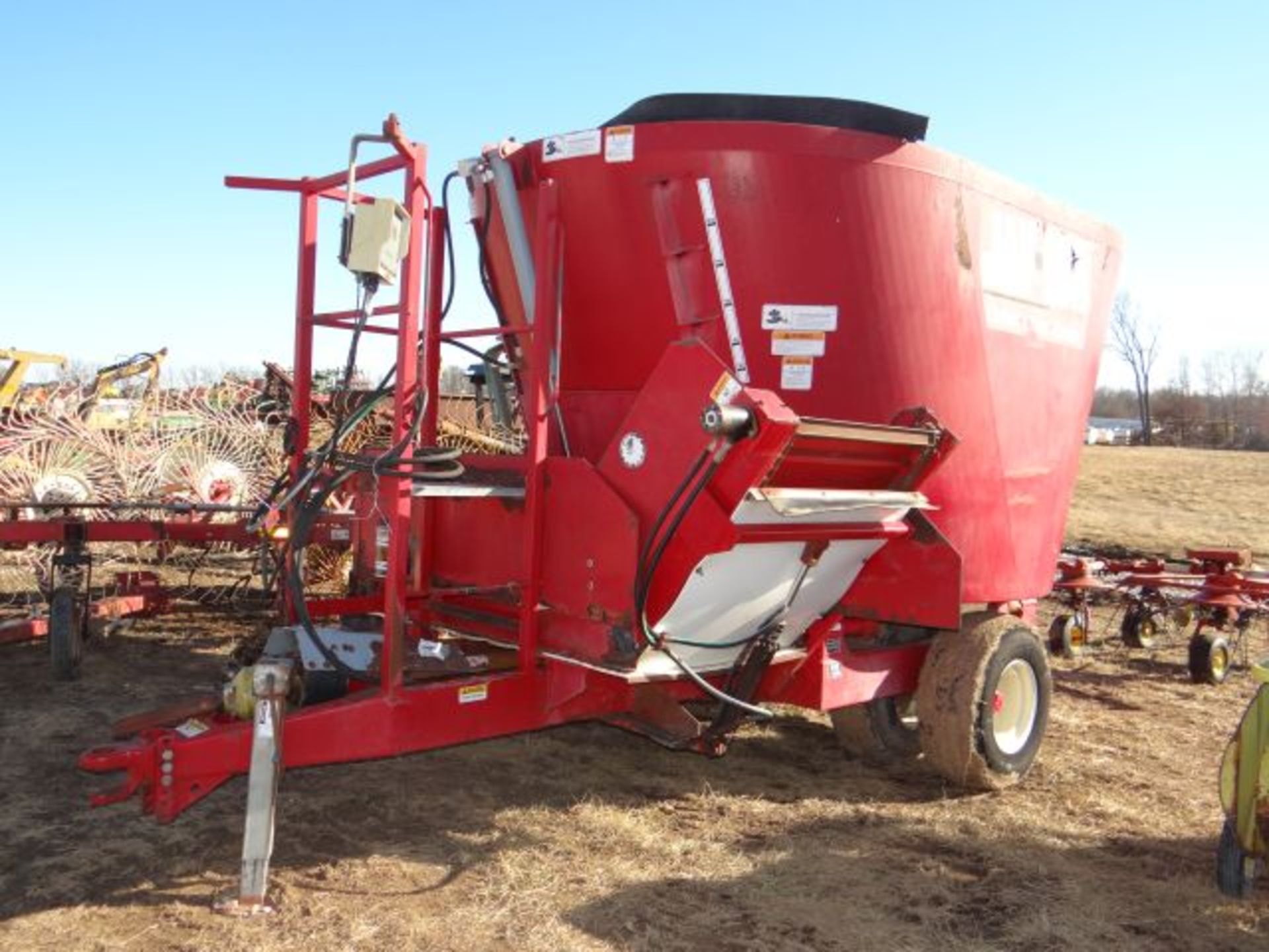 Jaylor 2425 Feed Mixer, 2002 #156652, Mixer, one owner, Scale, apron and unload chain rebuilt