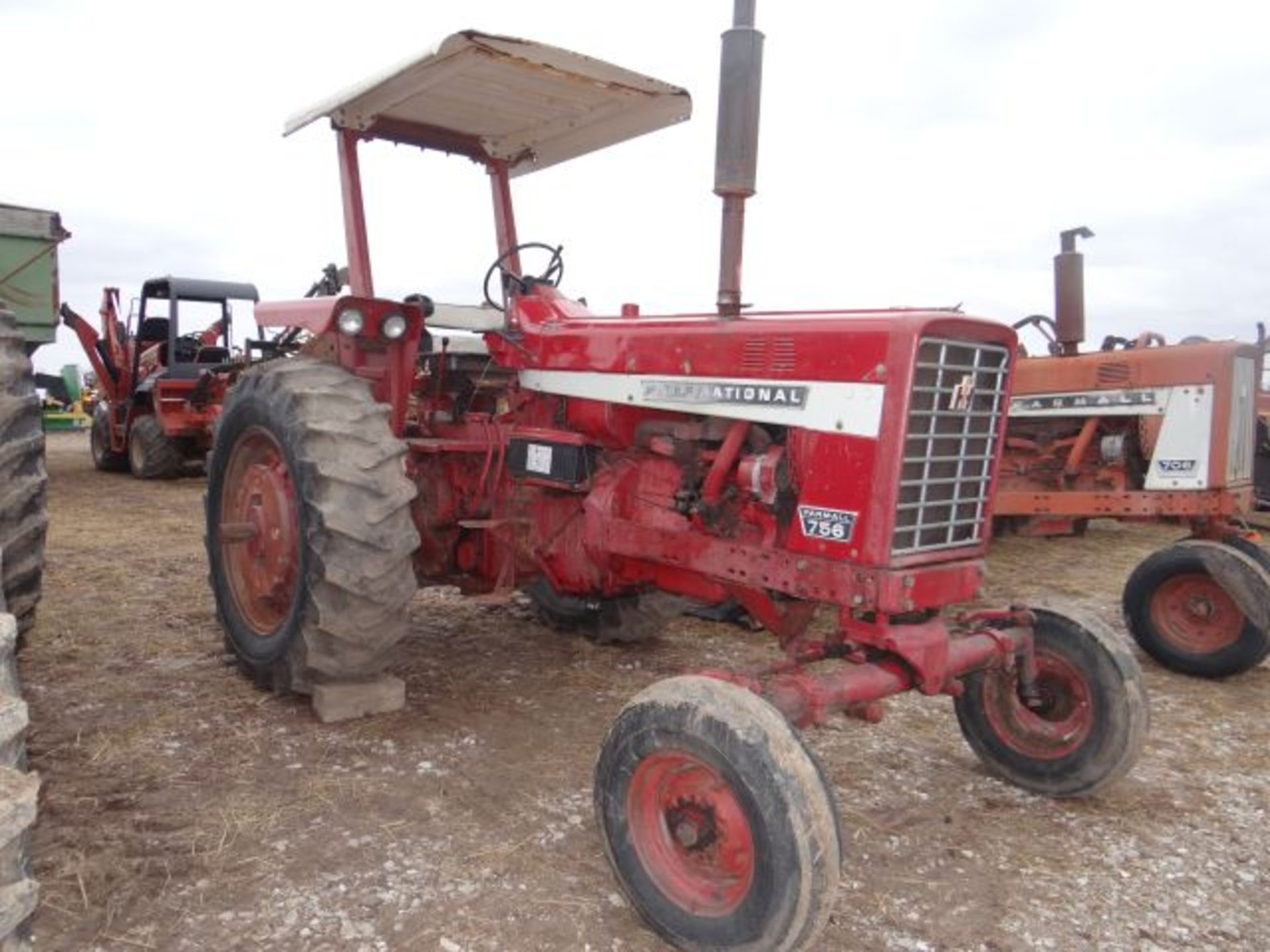 IH 756 Tractor Everything Works, Gas - Image 3 of 4