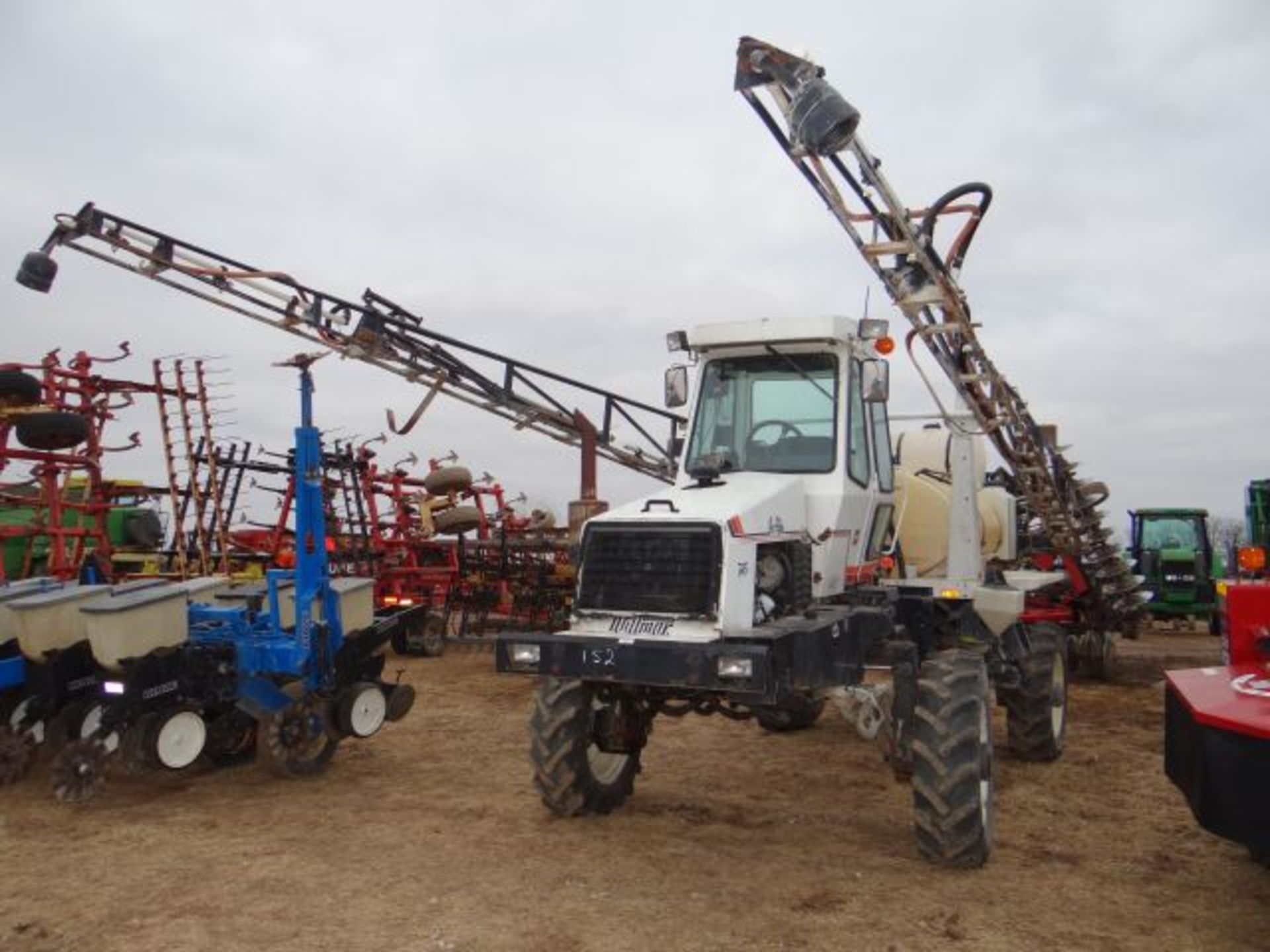 Wilmar 745 Sprayer 60' Booms, Foam Markers, Tee Jet Light Bar