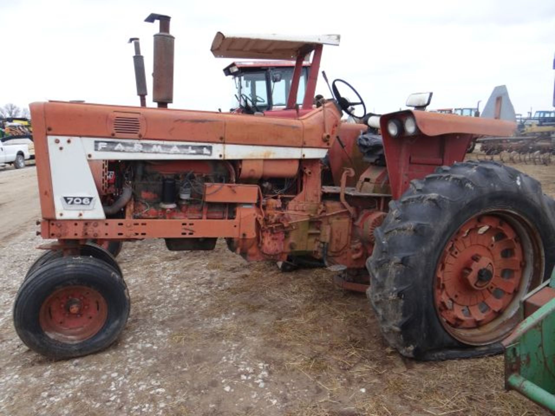 IH 706 Tractor Does Not Run - Image 4 of 6