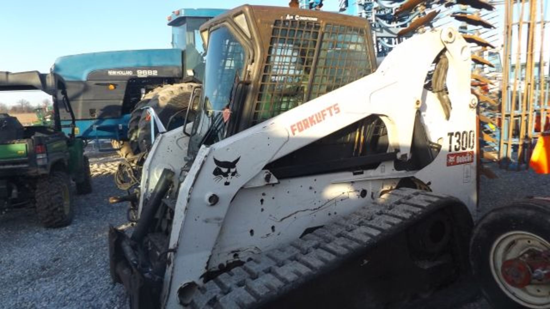 2007 T300 Bobcat Skid Steer 5277 hrs, Rebuilt All Hyd Cyl. New Oil Cooler, Like New Tracks, Replaced