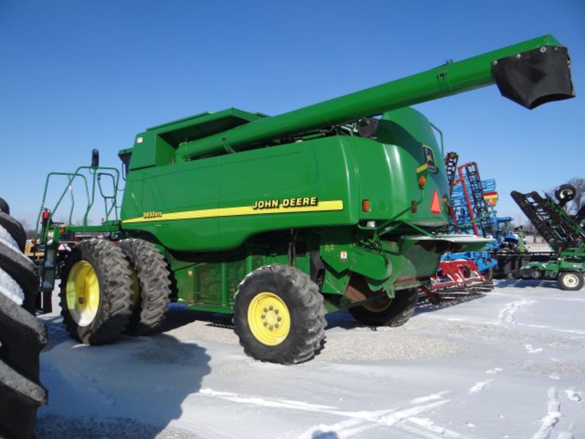 JD 9650STS Combine, 2001 #155342 Front tires Duals Goodyear 18.4x42. Rear 18.4x26. Aftermarket - Image 3 of 7