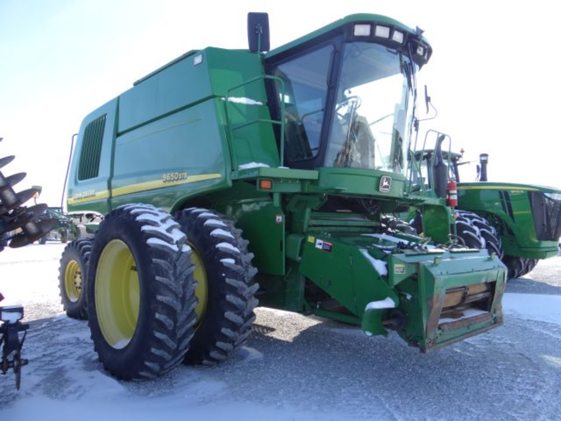 JD 9650STS Combine, 2001 #155342 Front tires Duals Goodyear 18.4x42. Rear 18.4x26. Aftermarket