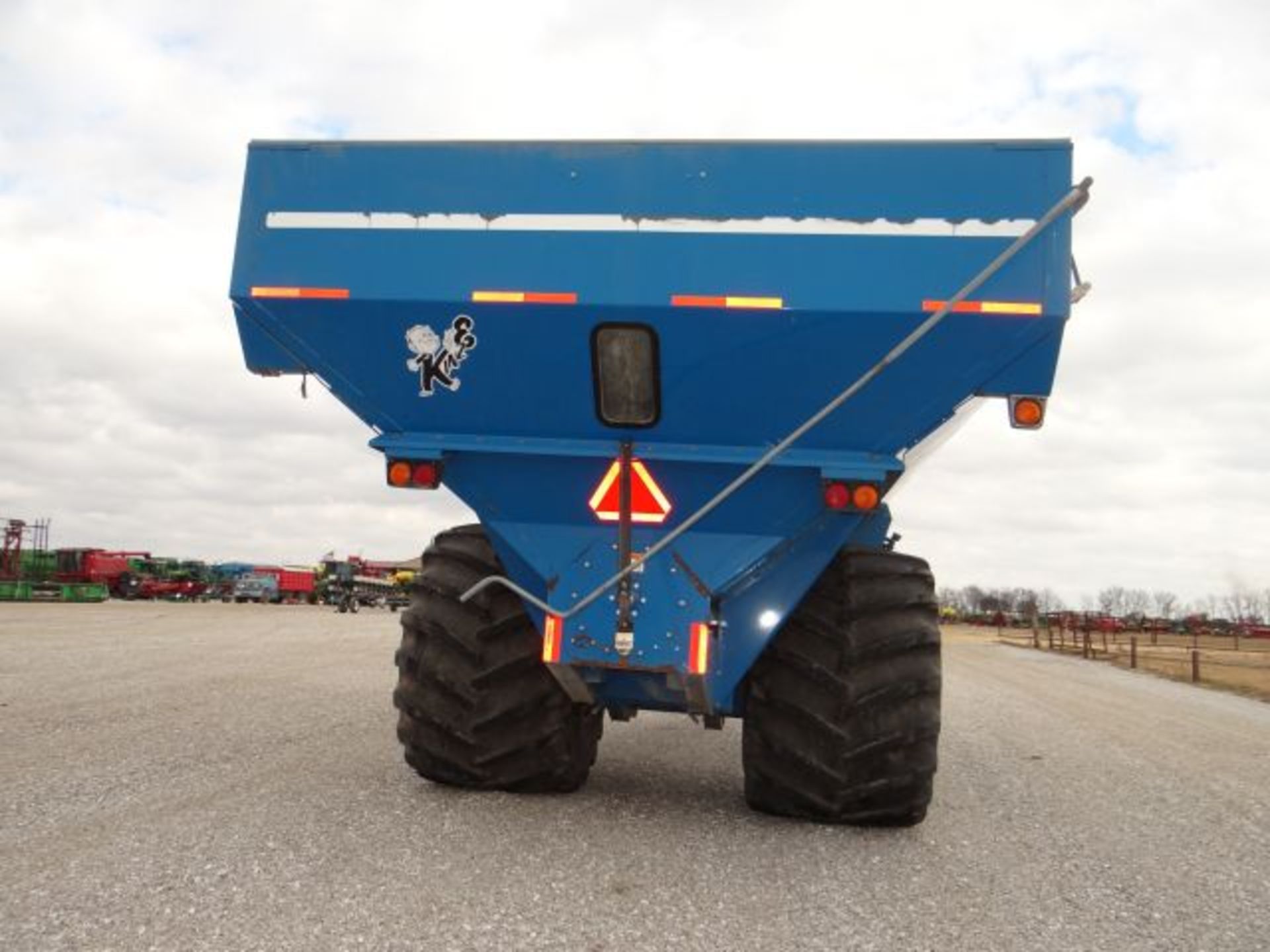 Kinze 1050 Grain Cart Tarp, Flotation Tires - Image 3 of 3