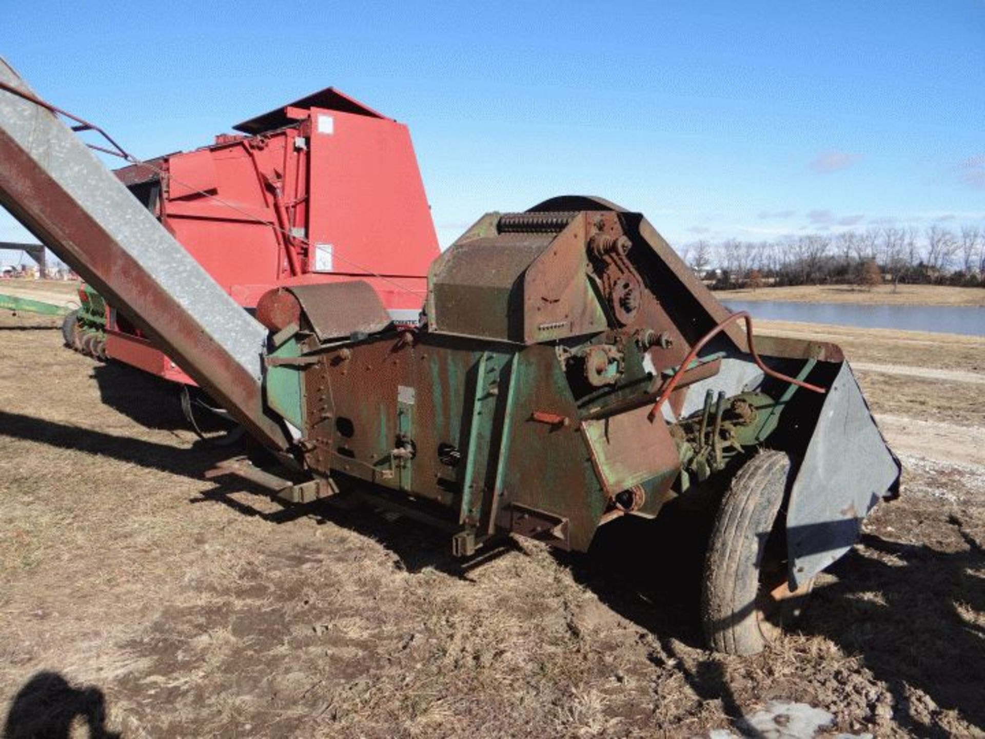 New Idea Corn Picker 2 Row - Image 3 of 3